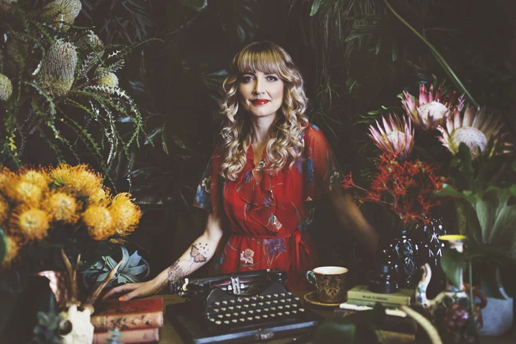 The Lost Flowers of Alice Hart — Holly Ringland