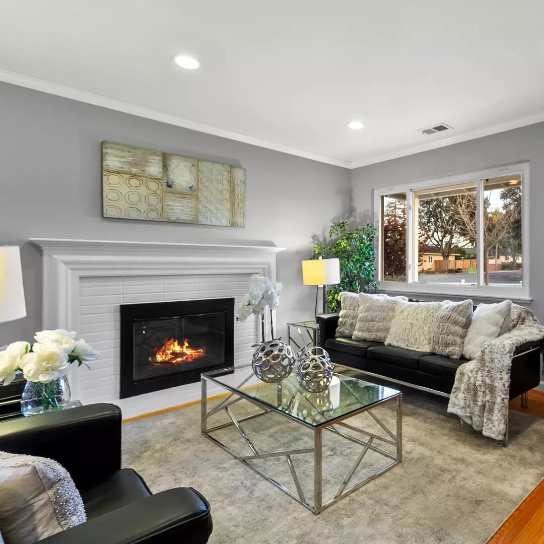 The Look Staging- Congratulations to Jeanette Hada @hadahomes on her pending sale!

#365staging #STAGING #stager #homestager #homestaging #homeforsale #interiordecorating #interiordesign #interiordecorator #interiordesigner #decorator #decorating #ba