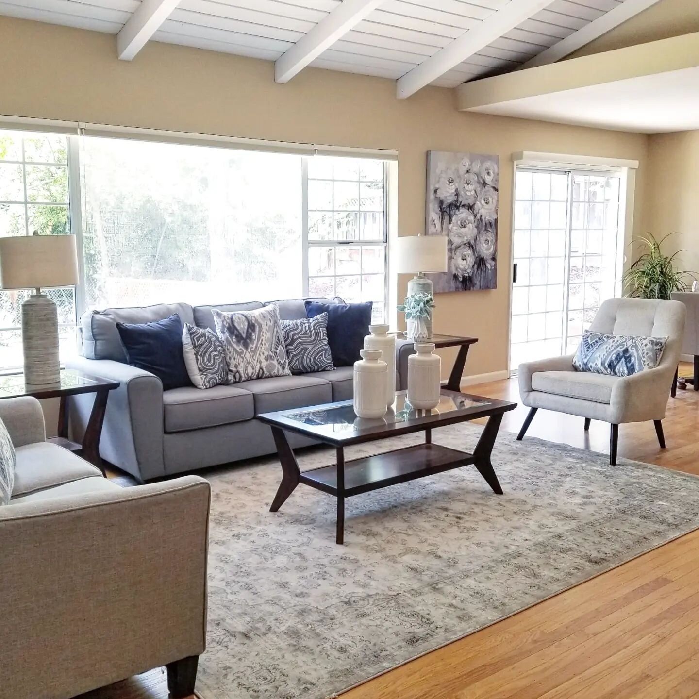 Available now- 22394 Riverside Dr. Cupertino 95014!

#365staging #stager #staging #interiordesign #interiordesigner #decorator #decorating #decor #homestager #homestaging #realestate #realtor #realestateagent #listingagent #listing #milliondollarlist