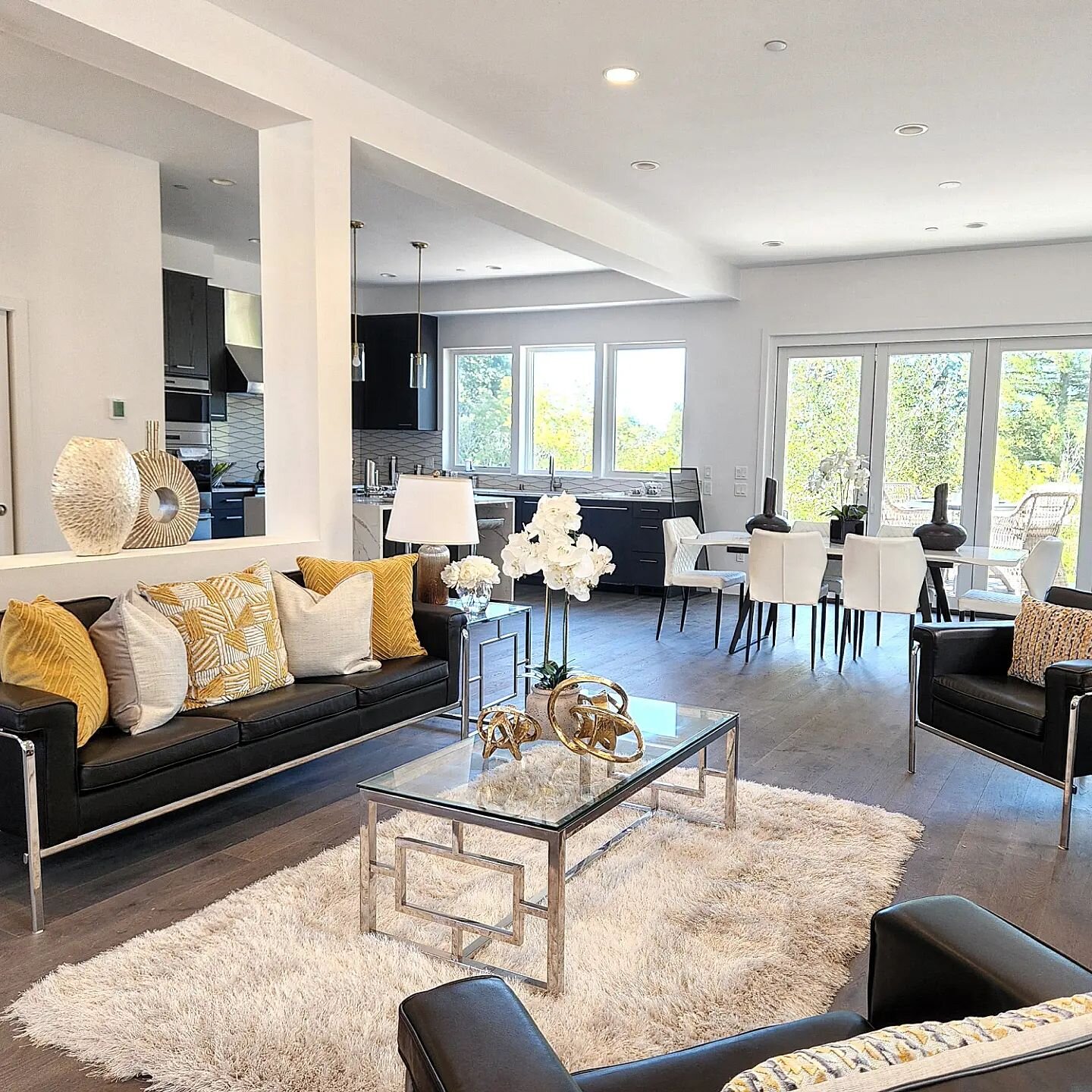 The Look Staging- This is the 2nd of 3 stunning contemporary homes we staged. New construction homes coming soon in beautiful Menlo Park!

#365staging #stager #staging #contemporaryhome #newconstruction #staginghomes #listingagent #listing #milliondo