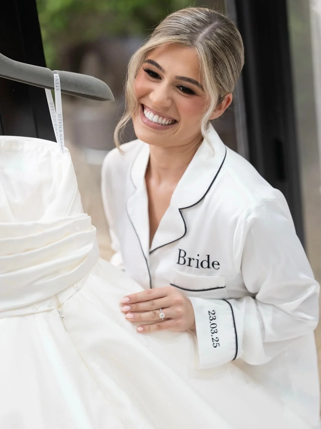 Mrs Overton 🤍 Happy 1st anniversary 🥰

@chloee.overton 
Photo+Video: @splendidweddingphotography 
Venue: @bynavarra 
Makeup: @thebeautyroom.bybritt 
Hair: @tm.hair.studio 
Wedding gown: @steven_khalil 
Florist: @ynsfloral 
Nails: @herplace_studio