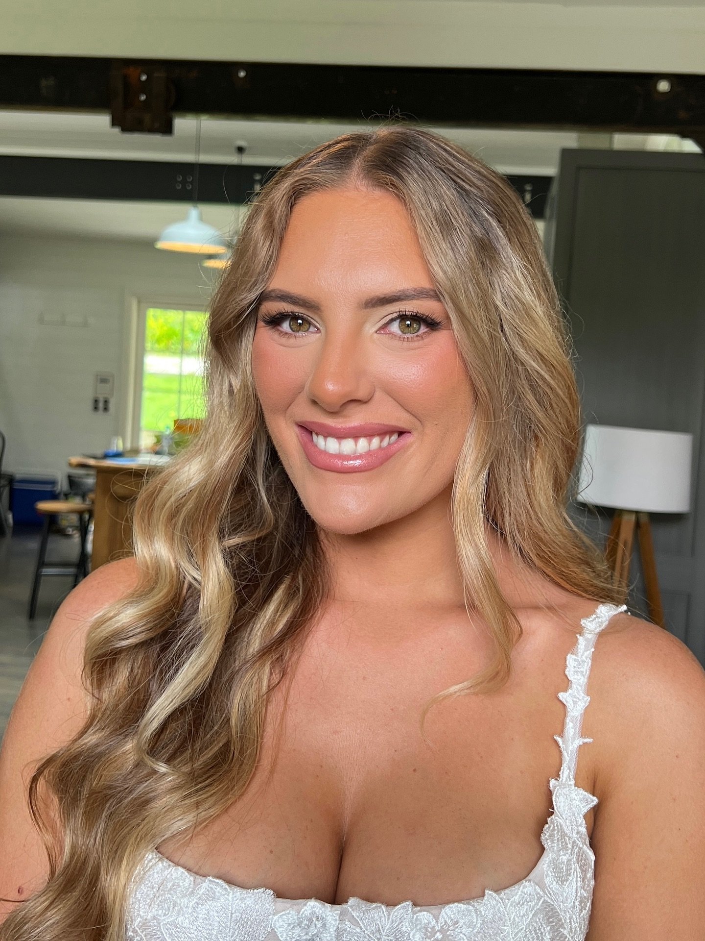 Charlotte 🤍

Makeup @thebeautyroom.bybritt 
Hair @soulhairco