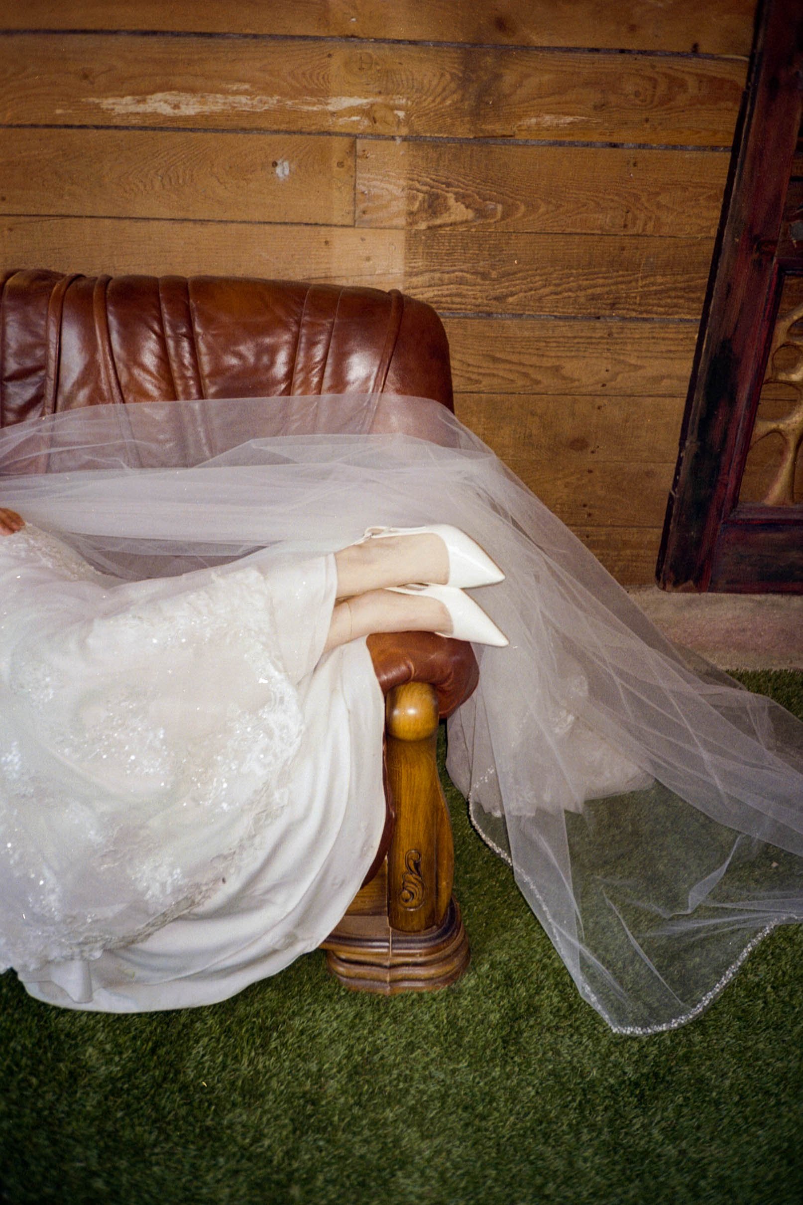 548-Jennica & Matt Kodak Gold 200, Fuji Tiara II 14-untitled.jpg