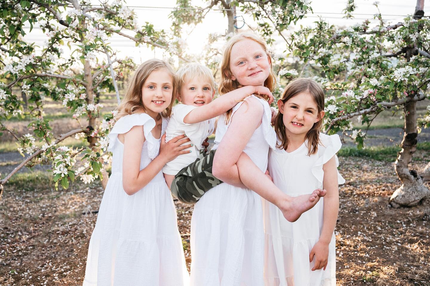 Giving their Mumma the picture she&rsquo;s always wanted, this little crew were so much fun and just the best troopers. 

&lsquo;The Paddock&rsquo; sessions didn&rsquo;t quite work out, the water board came and did their yearly mow the day before the