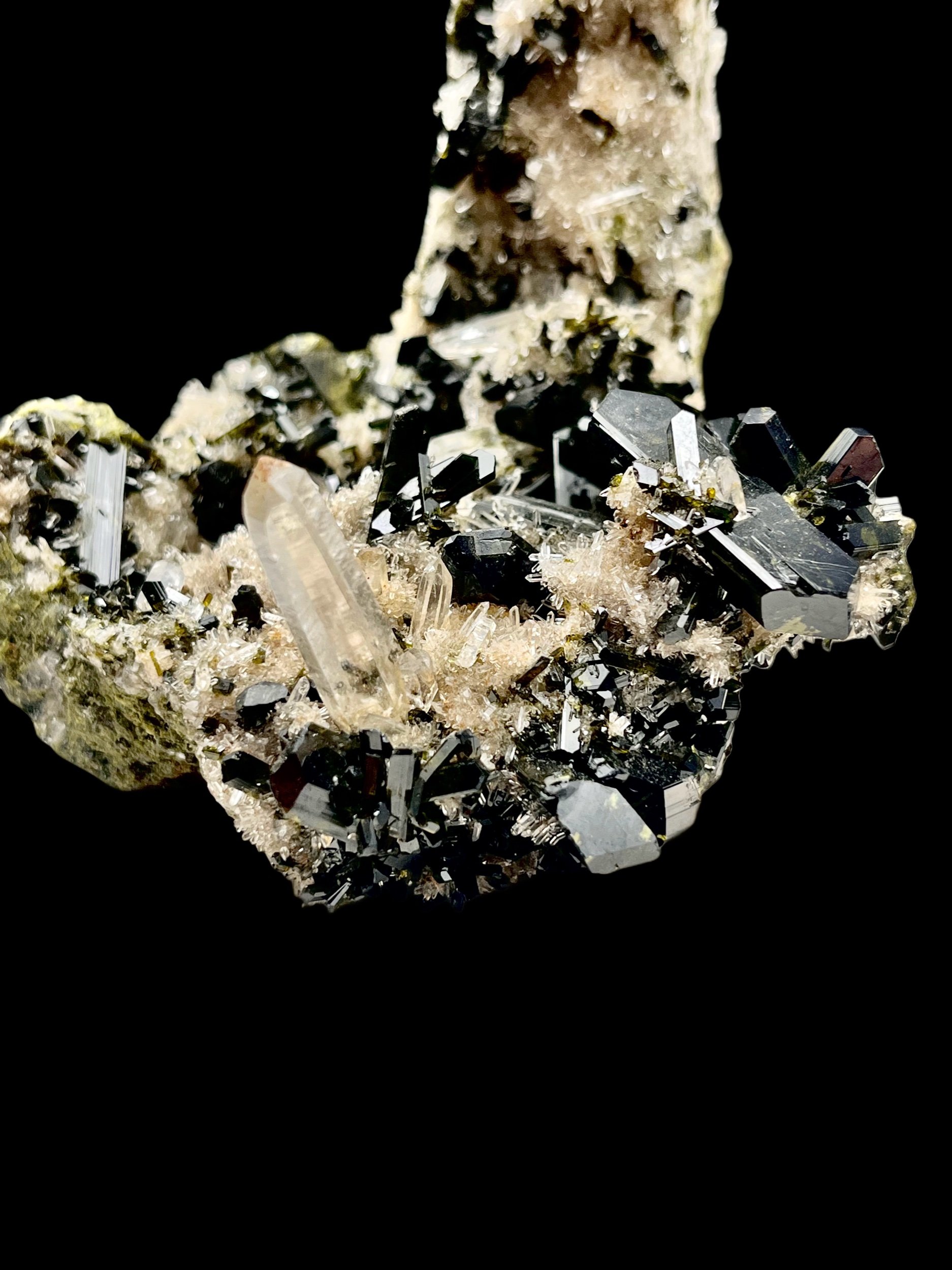 epidote and quartz association specimen Huaros Peru cabinet mineral