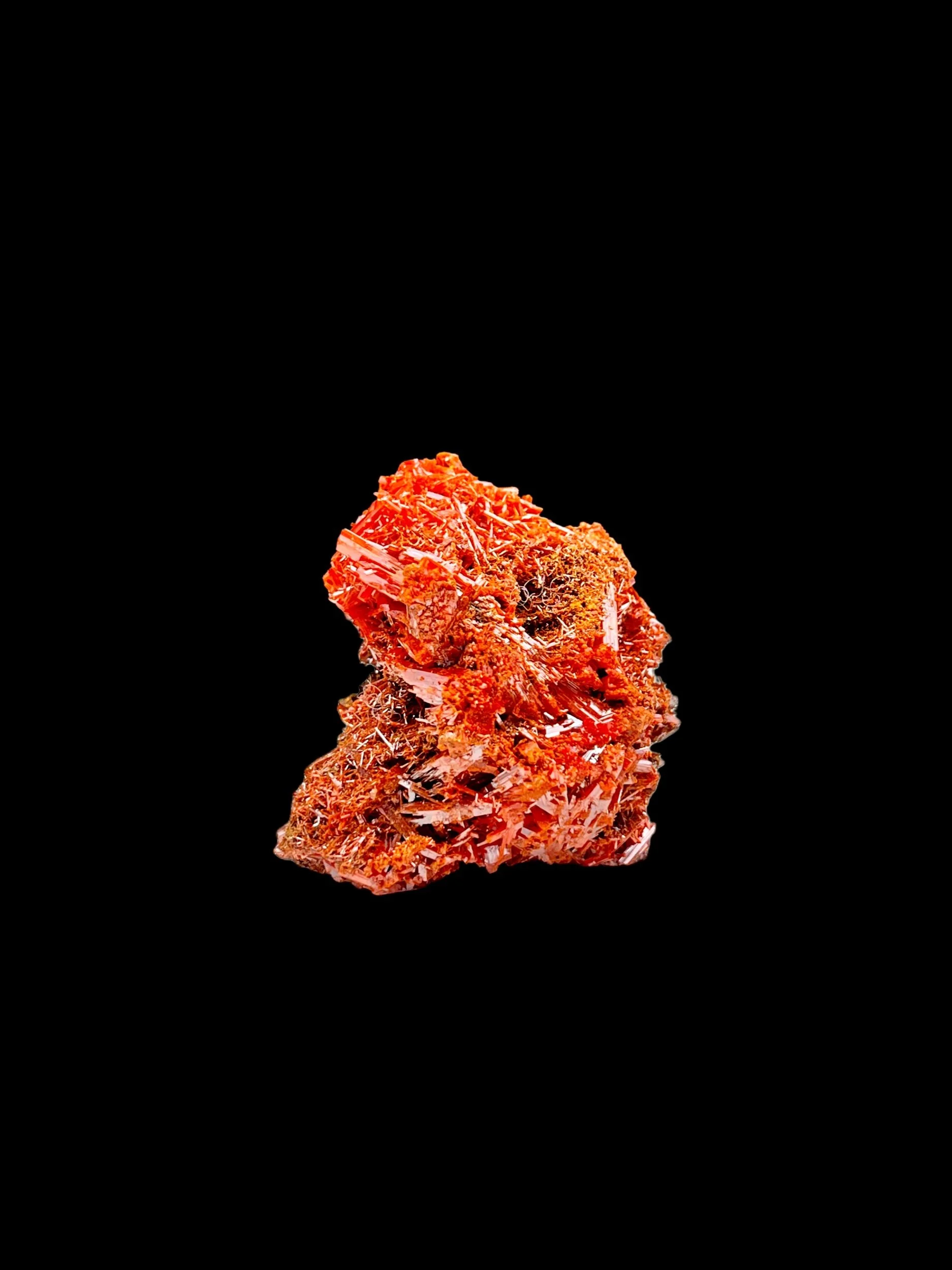 Crocoite Dundas Tasmania  crystal growth Dundas Tasmania vivid orange mineral specimen