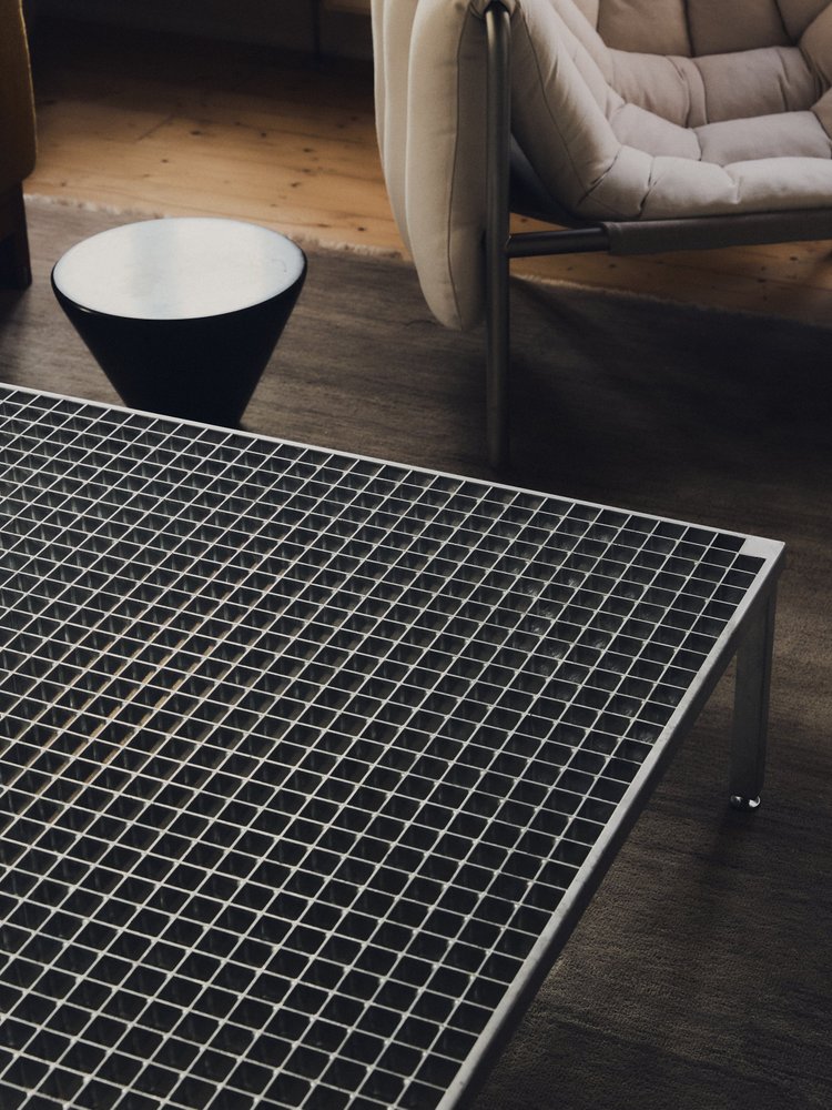 004 Table