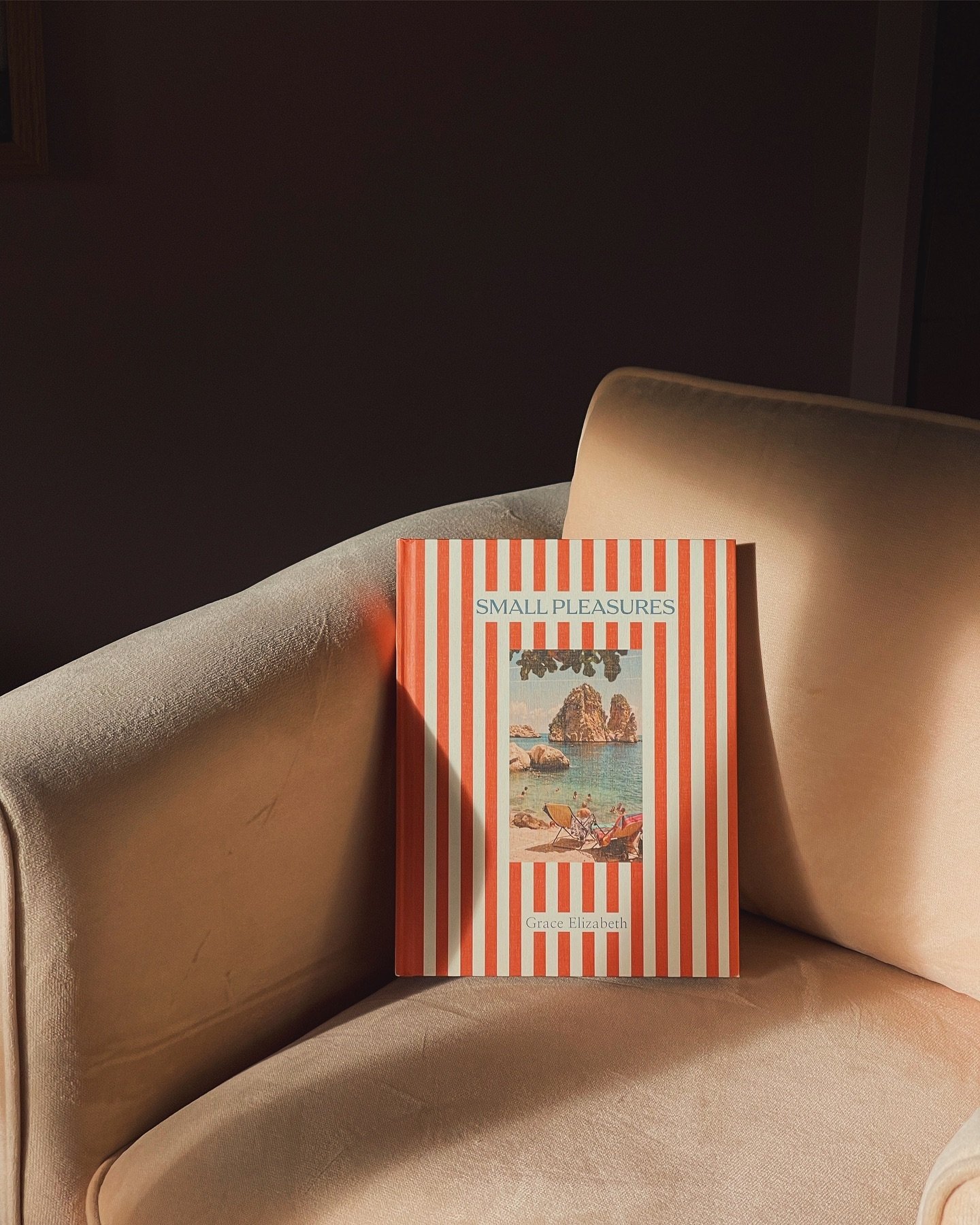 Pull up a chair sweet things and dive deep into Southern Italy 🇮🇹 If you were in need of some travel inspiration, Small Pleasures is the perfect new travel companion 🧳