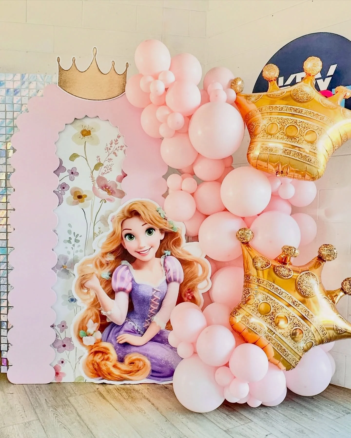 Turning Three with Rapunzel 🐾🌸 A joint birthday for twins celebrating their 3rd birthday

We combined Paw Patrol with a Princess to blend the adventurous spirit of Chase 🐾 with the magic and beauty of Rapunzel 👸🏼

Styling, backdrops, balloons, t
