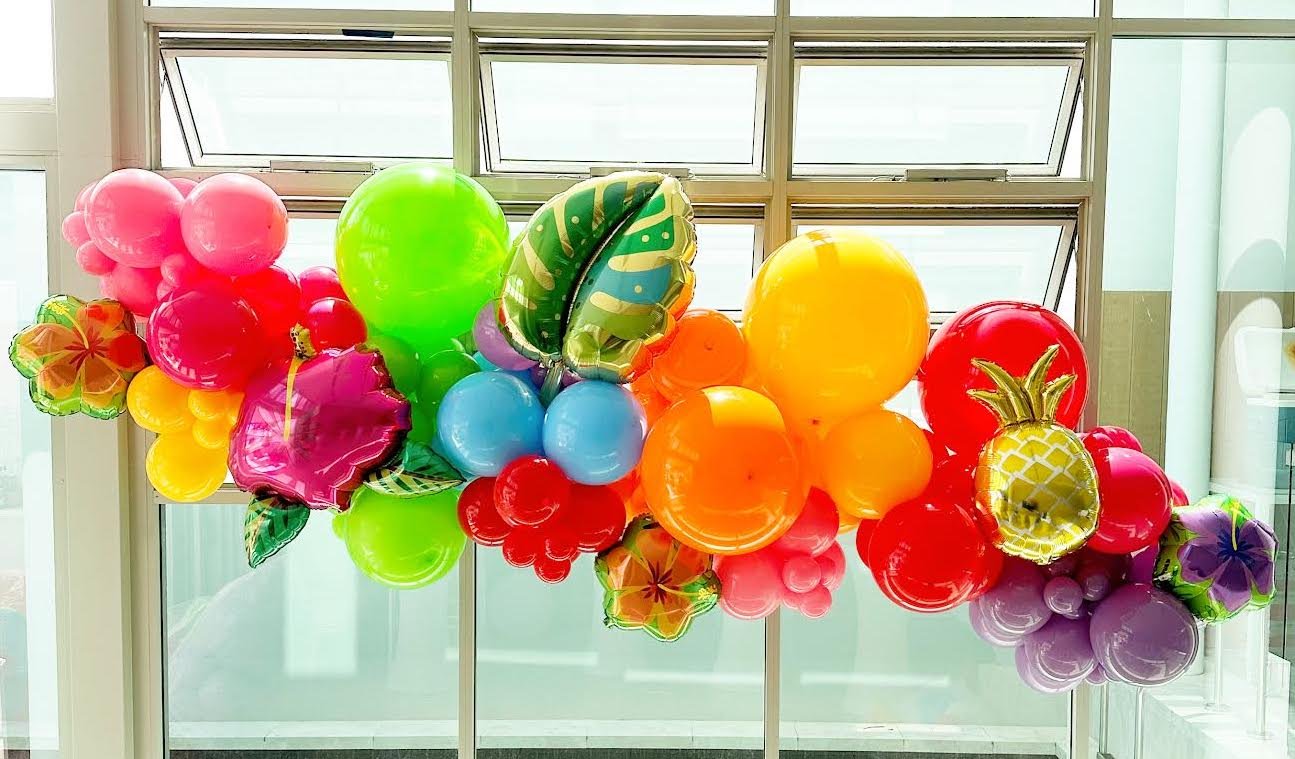 Hawaiin Party in Bulimba balloon styling and installation by Print Candy.jpeg