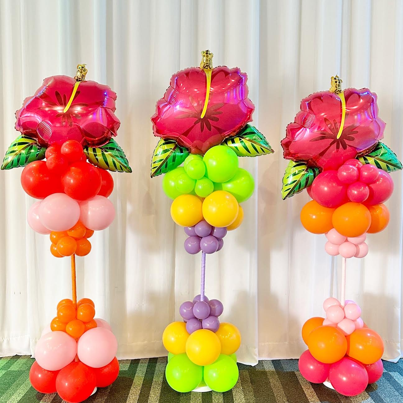 BALLOON MARQUEE ON POLE.jpeg