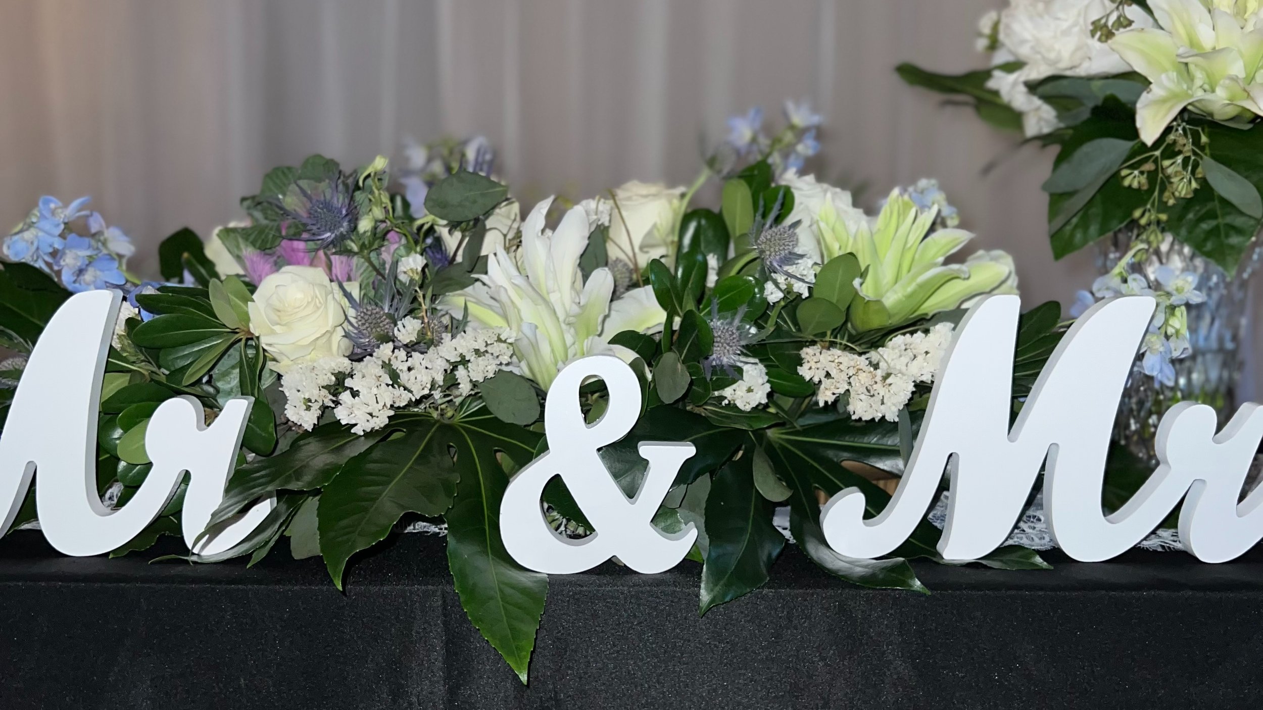 Sandys close up sweetheart table.jpeg