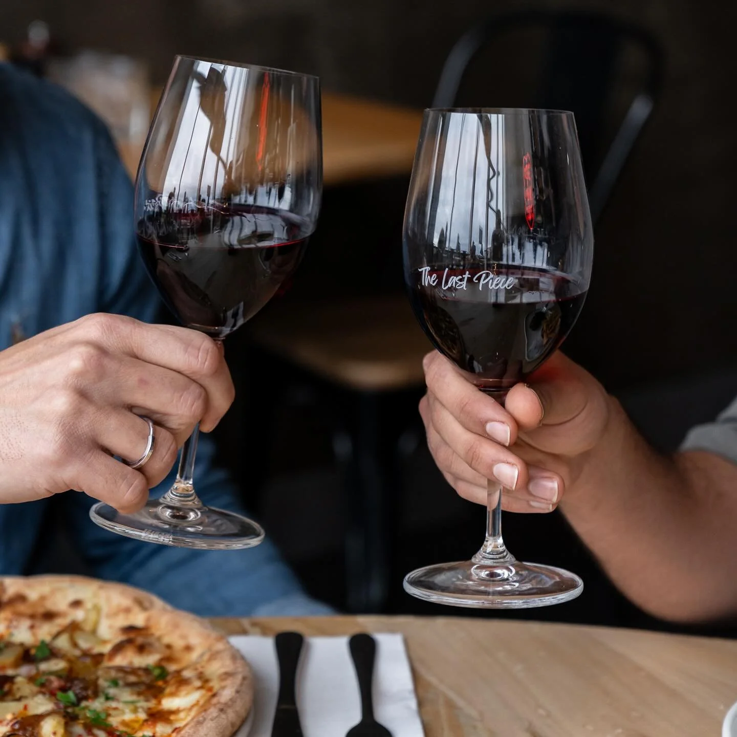 🌟 Cheers to the weekend, food lovers! 🍹✨ At The Last Piece, we believe that every meal deserves the perfect drink. Join us this weekend to indulge in our exquisite wines, beers cocktails and refreshing beverages that are designed to elevate your di