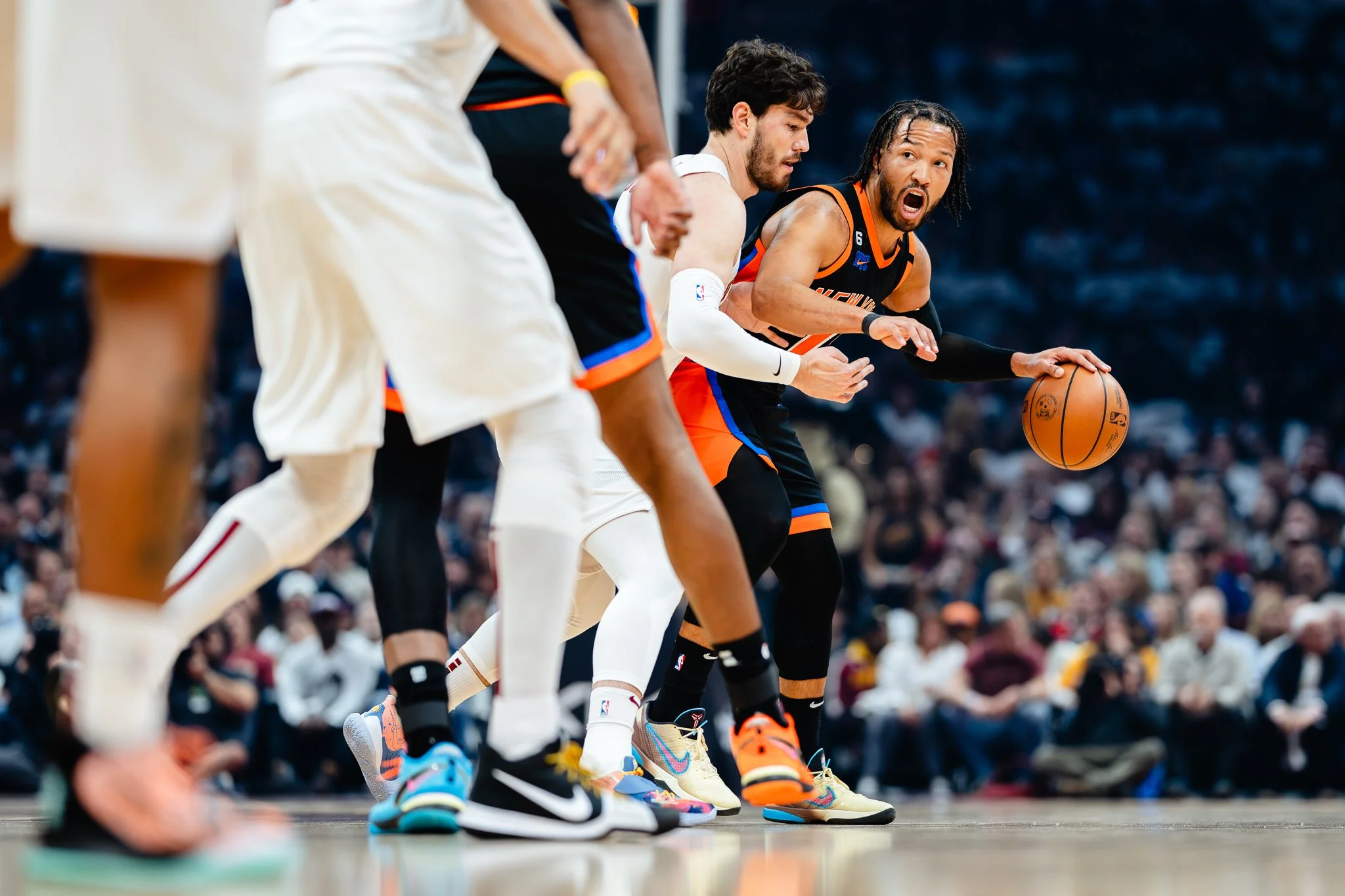 Jalen Brunson of New York Knicks handles ball.