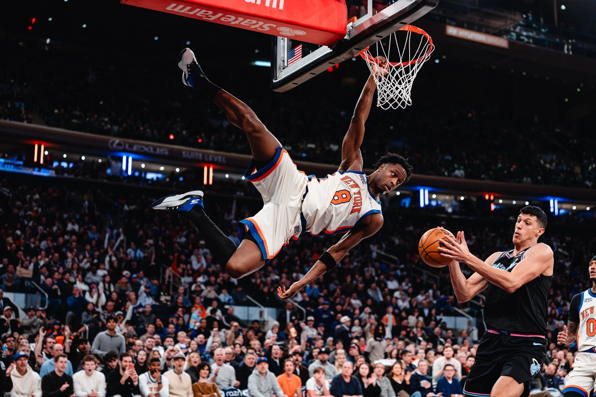 OG Anunoby of New York Knicks dunks ball.