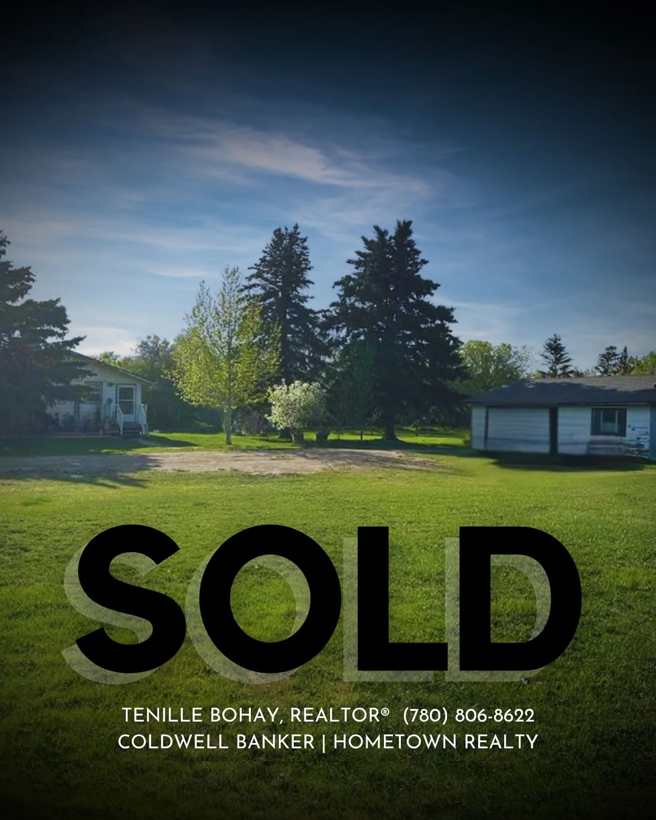 ✨SOLD✨

Happy Closing Day to my buyers!

This one was love at first sight, folks 👀 

Congratulations to my awesome buyers on the purchase of this beautiful property - with all of those gorgeous and inviting trees I just know that you will have it fe