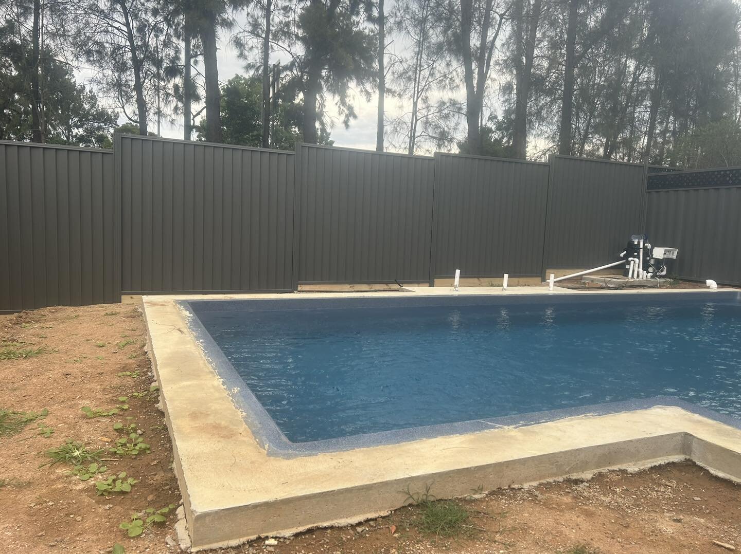 Removed and replaced an existing boundary fence to both update and renew and also achieve pool compliance for a new swimming pool for a lovely local family. We used 2100mm high fencing with a combination of singular and double sleepers to ensure no g