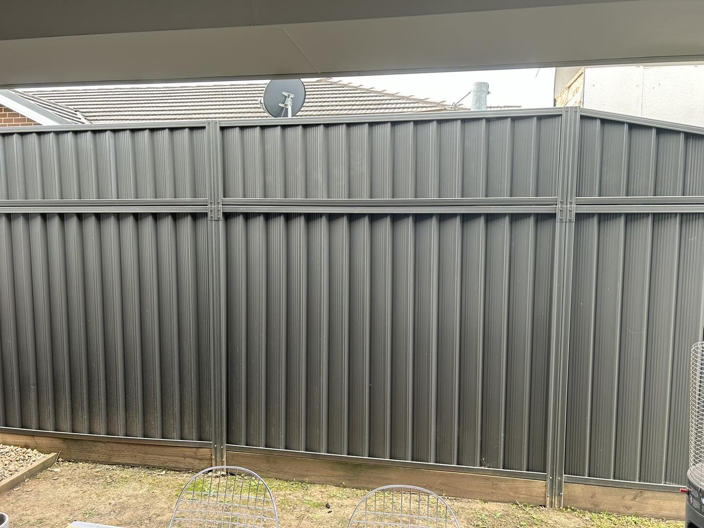 Installed some privacy extensions due to next doors ground height and Removed a fixed panel and installed a gate for side access for an existing client at their new residence.  #gardenfencing #colourbondsteel #colourbond #fabricator #welder  #ddtechn
