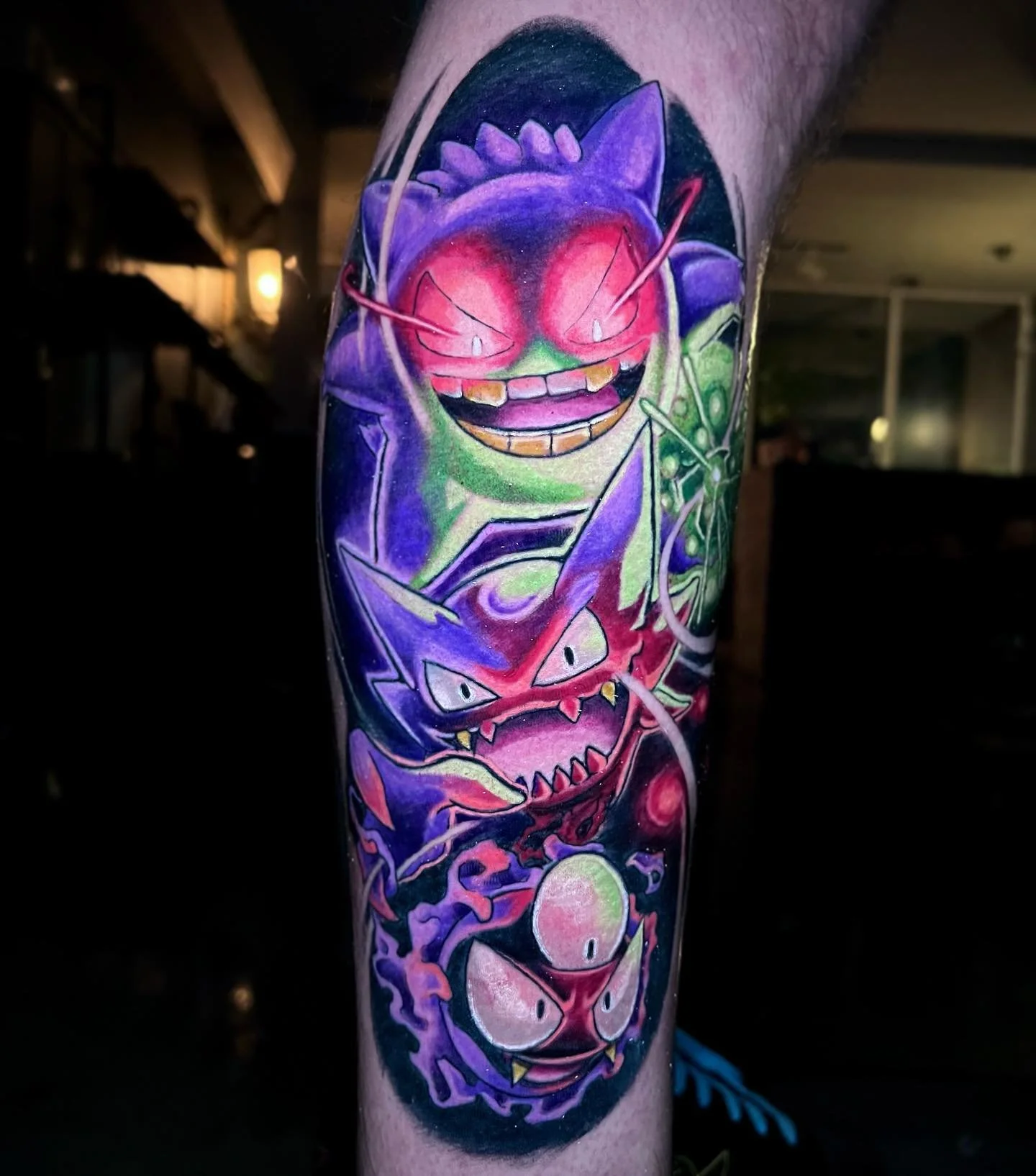 Ghost OG done by artist @angel22_tattoo 

now booking for January/February. Looking to do more Pok&eacute;mon tattoos! Click the link in his bio to submit your ideas.

#gastly #haunter #gengar #pokemontattoos #animetattoos #gastlytattoo #hauntertatto