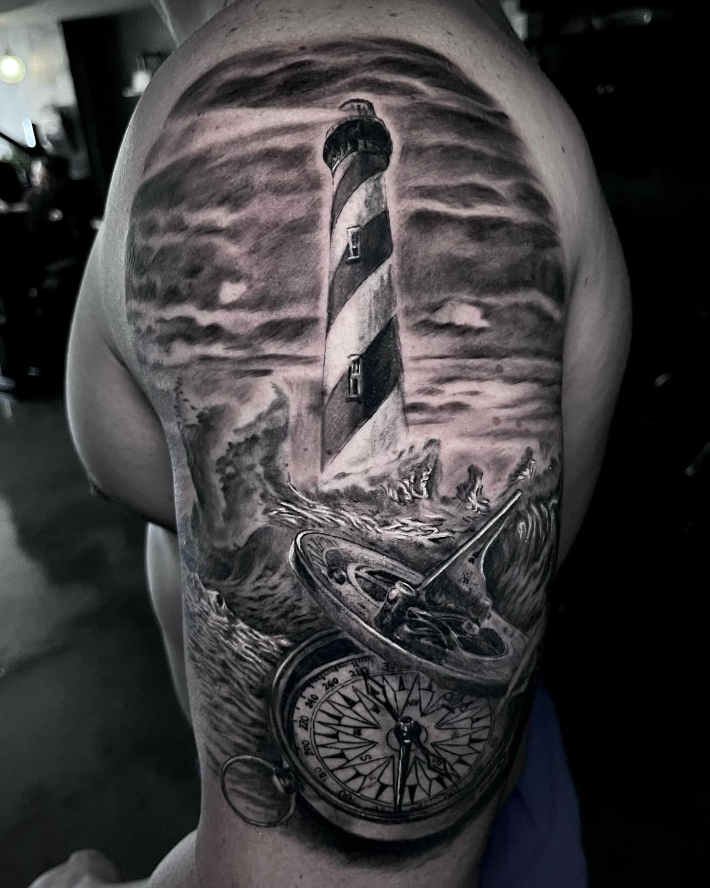 St.Augustine lighthouse, ocean and compass memorial tattoo. 

#blackandgreytattoo #blackandgreyrealism #oceantattoo #lighthousetattoo #compasstattoo #sacramentotattooartist #sacramentotattooshop