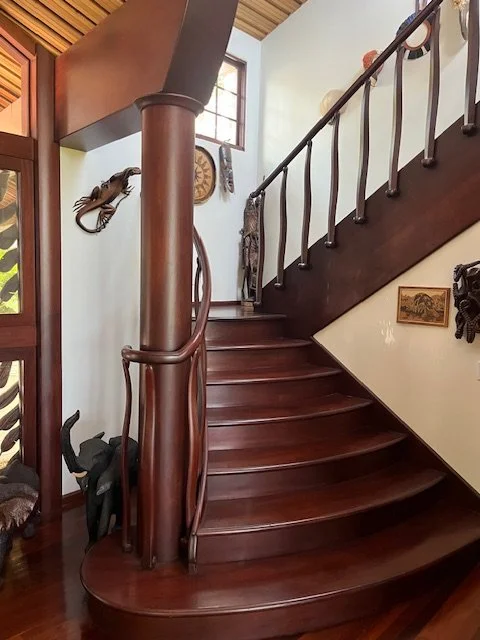  A Polynesian-Inspired Staircase in San Diego, California
