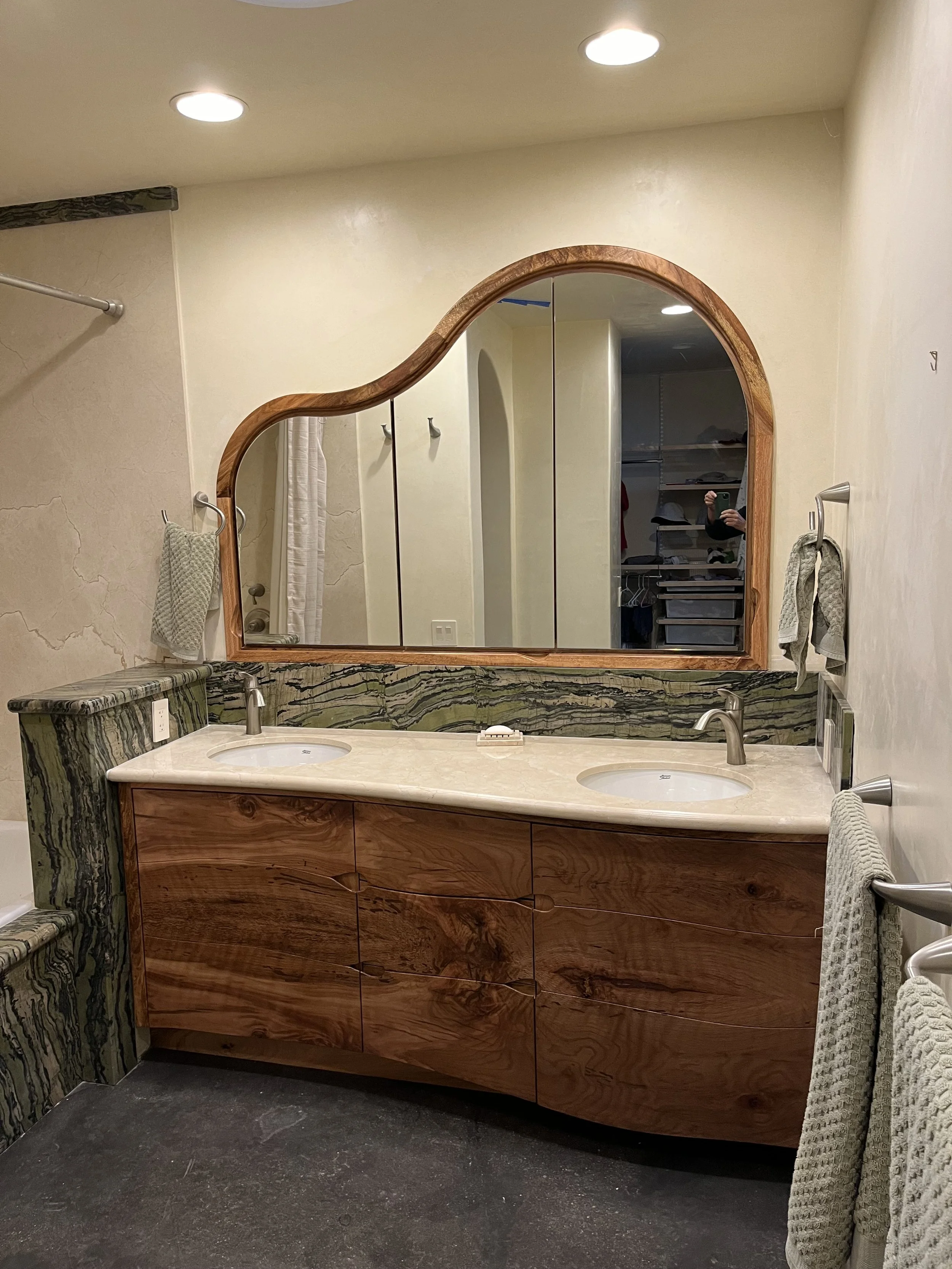 Julian, California: Bathroom and Night Stands