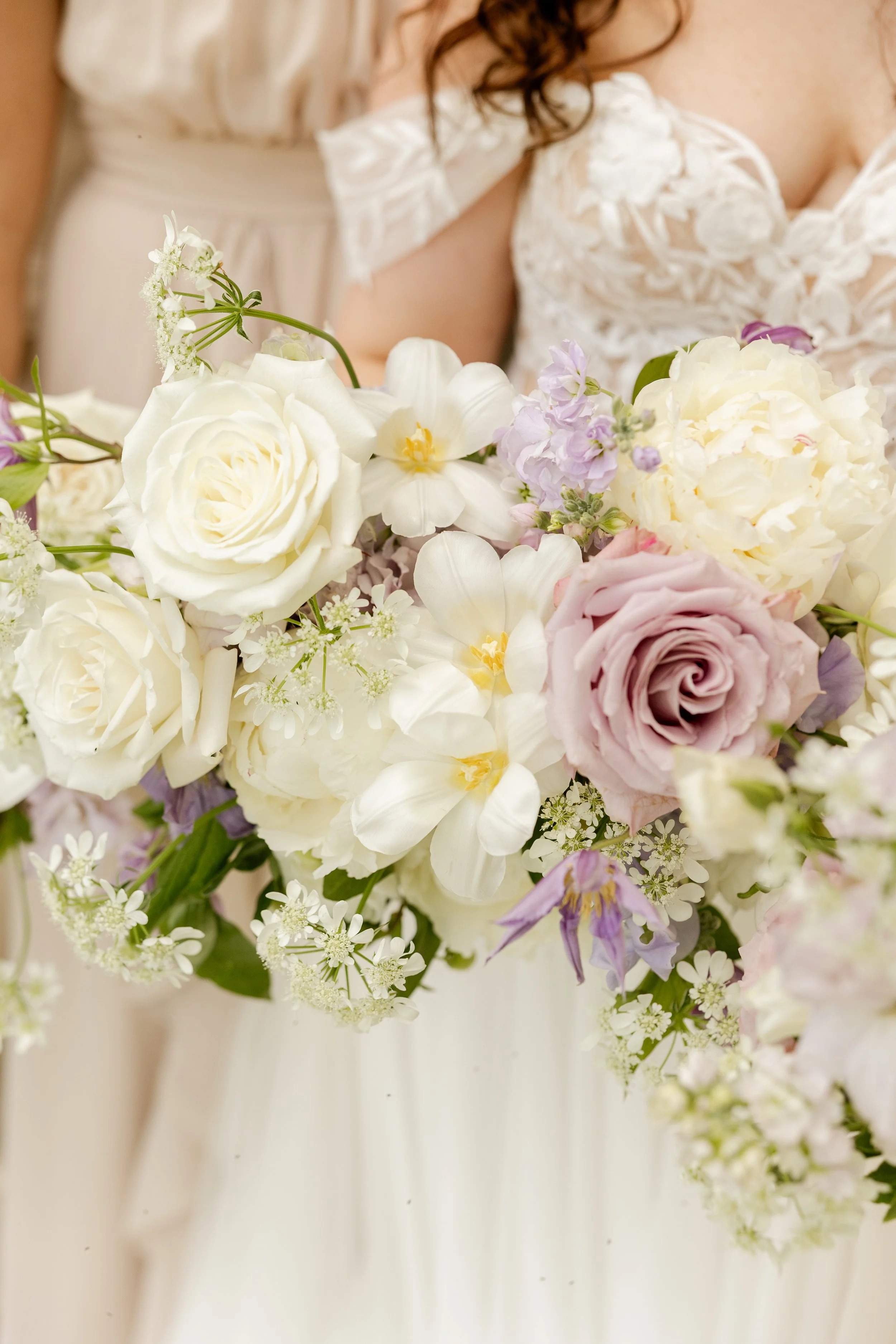 Becca &amp; Brandon: Soft Meadowy Romance in the Gardens of Fishermen’s Inn