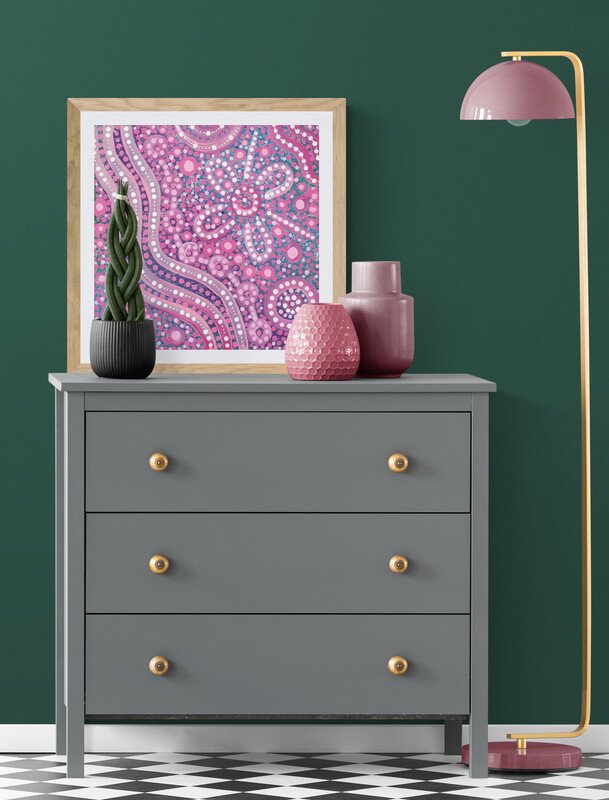Interior_hallway_cabinet_and_lamp.jpg