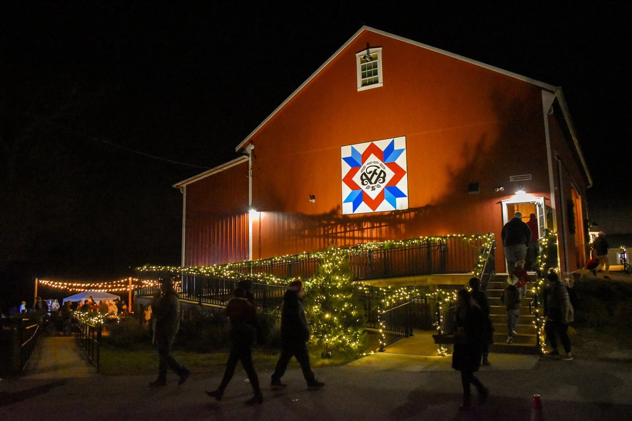 Weekly Lineup &bull; Dec 3&ndash;7 🚜🎄

We&rsquo;ve been waiting all year for this! Tractor Parade Week is finally here and we&rsquo;ve got a full lineup for you:

WED 12/3 &mdash; Open Mic Night
&bull; Open Mic 5&ndash;8pm
&bull; Food: Hawks Hill G