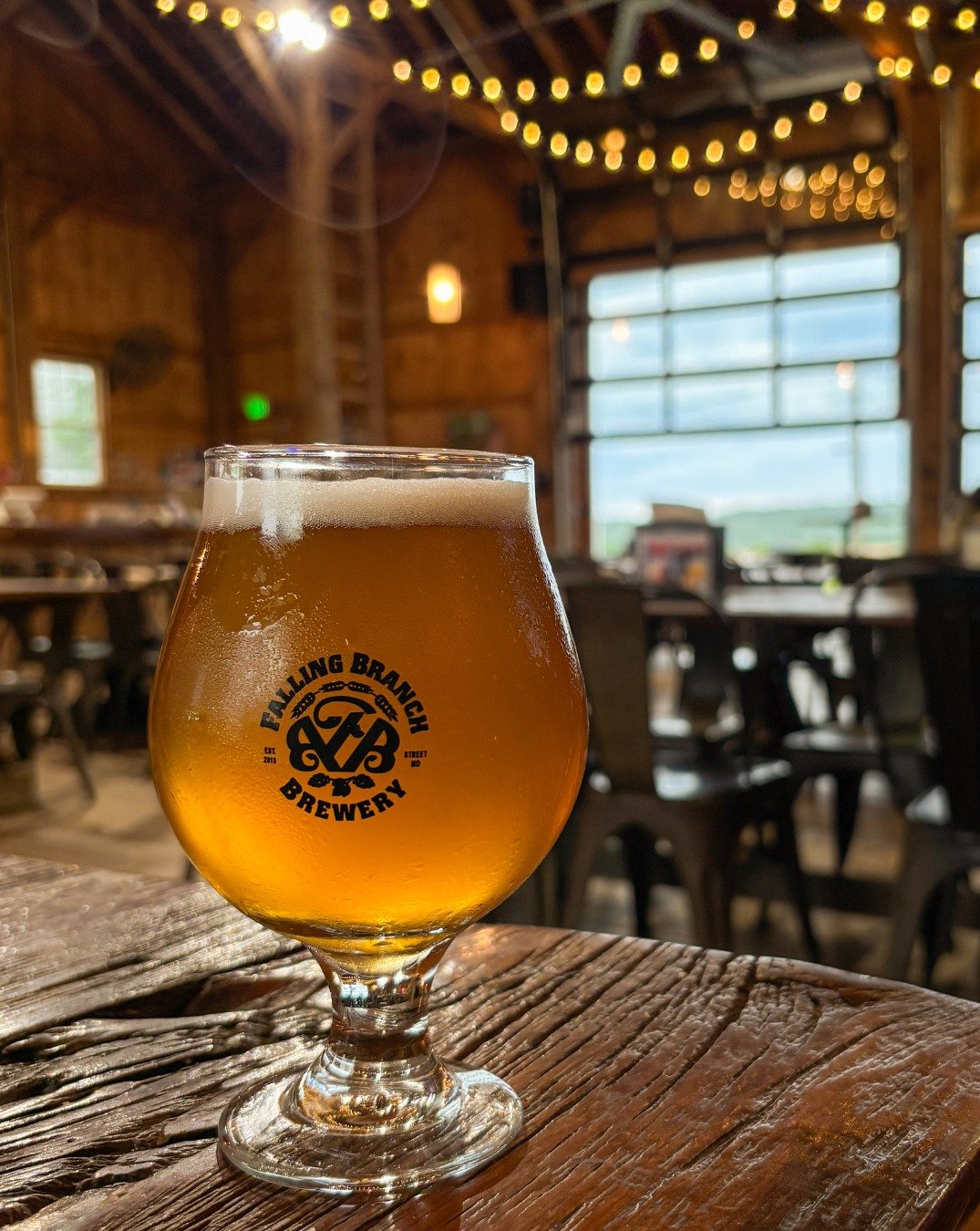 🍋&zwj;🟩✨ INTO THE LIMELITE IS BACK! ✨🍋&zwj;🟩

Our Mexican Lager w/ Lime is here to steal the show.

Brewed with pilsner malt, Vienna malt, and Chesapeake Malting Co. malted corn, this 5% lager is crisp, clean, and ultra-refreshing. Conditioned on