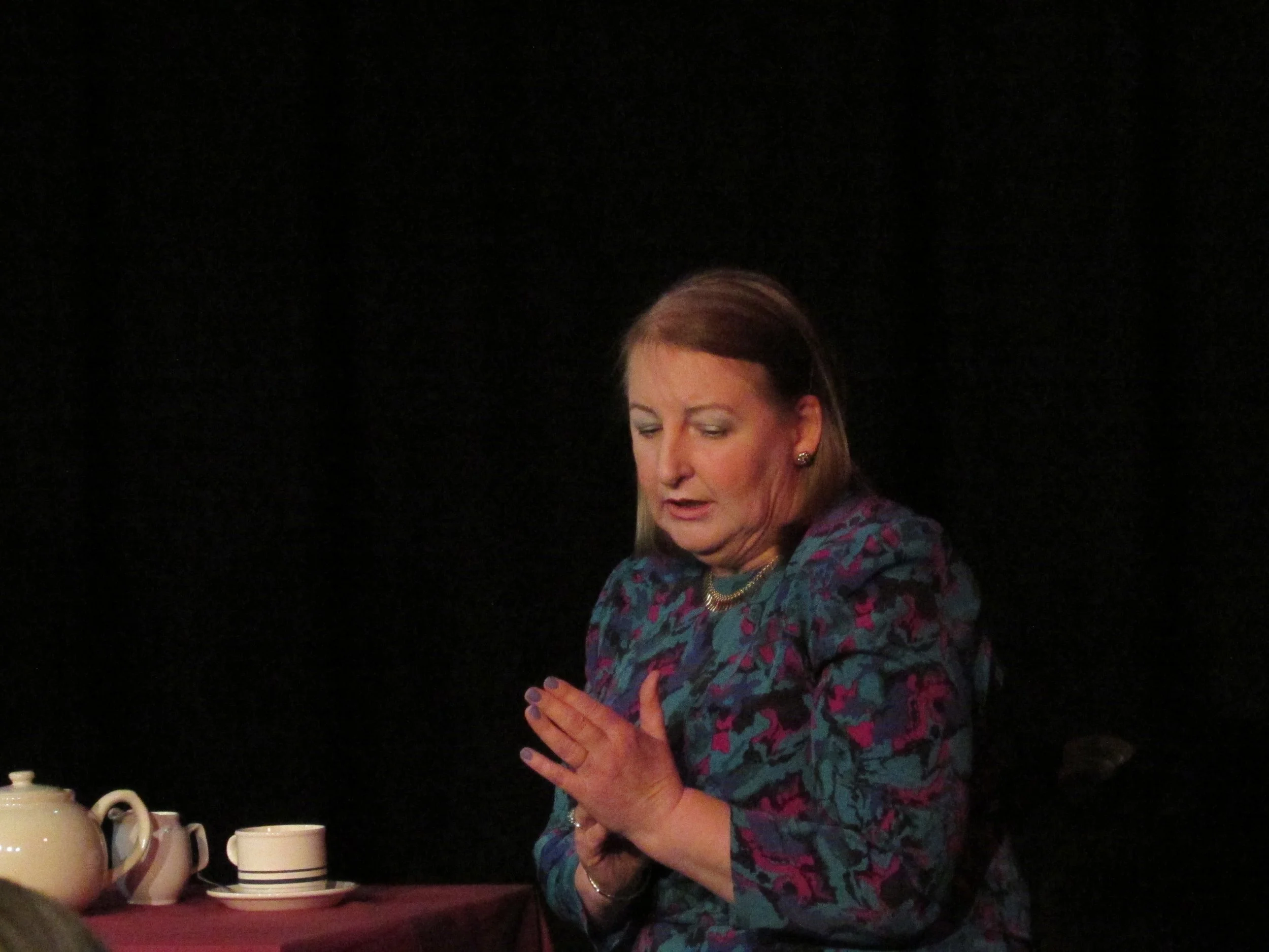 Una Twyford as Glenda