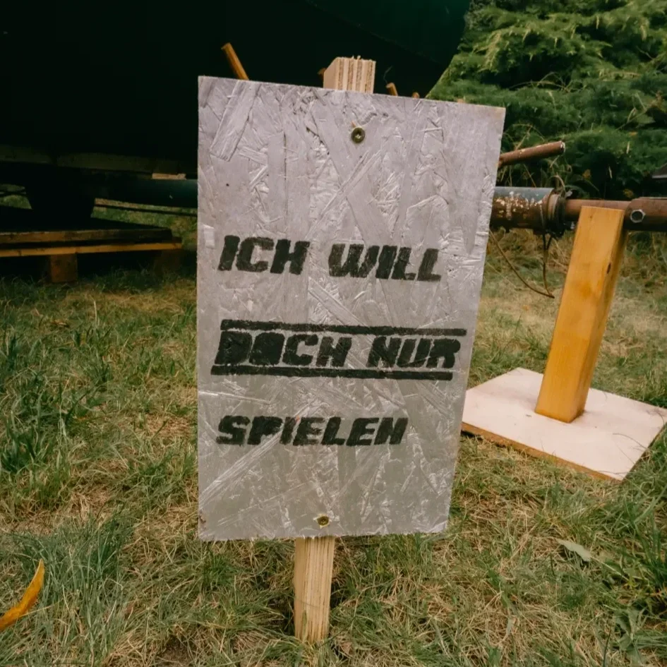 Inside MIT DIR Booking: Schweiß, Streit und Excel 