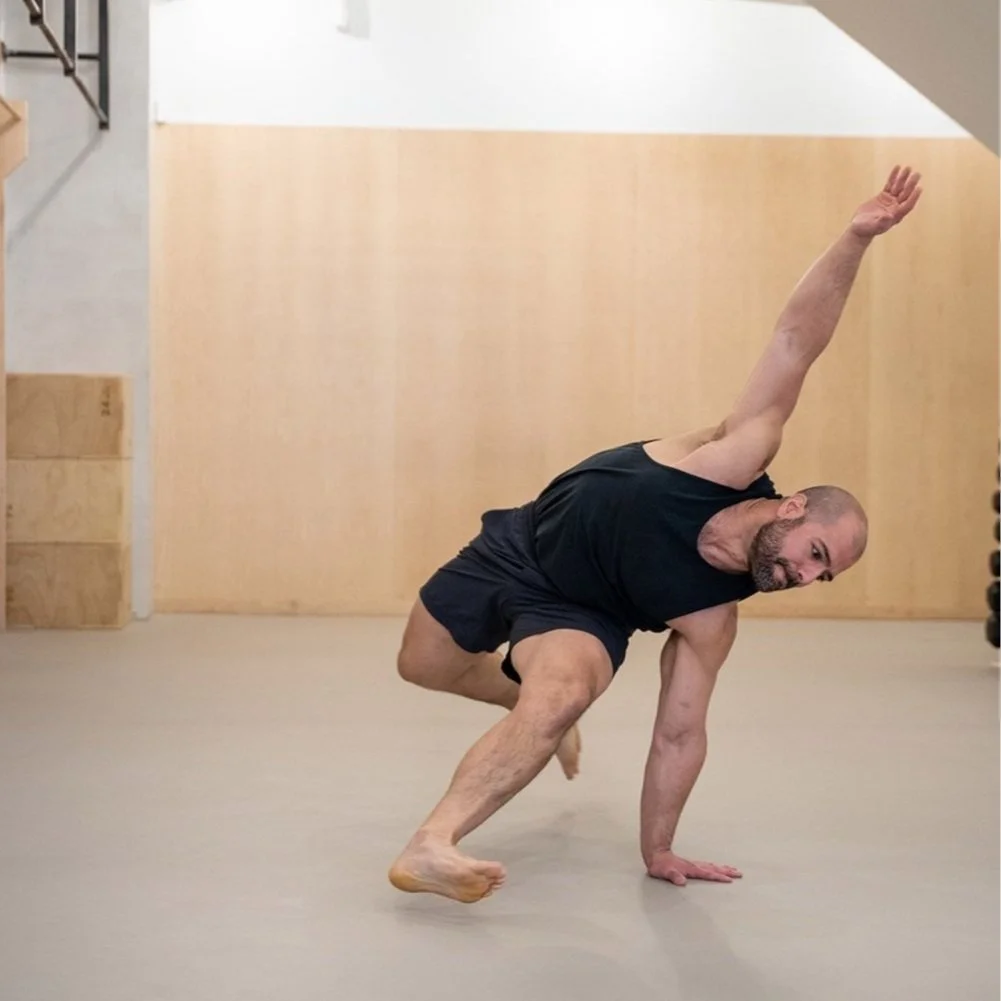 a new hiit workout, nonstop movement to achieve a good calorie burn. Get functional muscle mass without bench pressing.