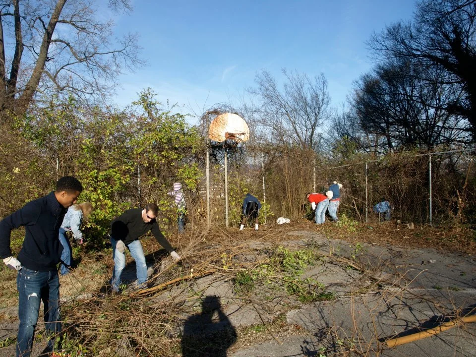Pic 37 MenCleanupBasketballCourt.jpg