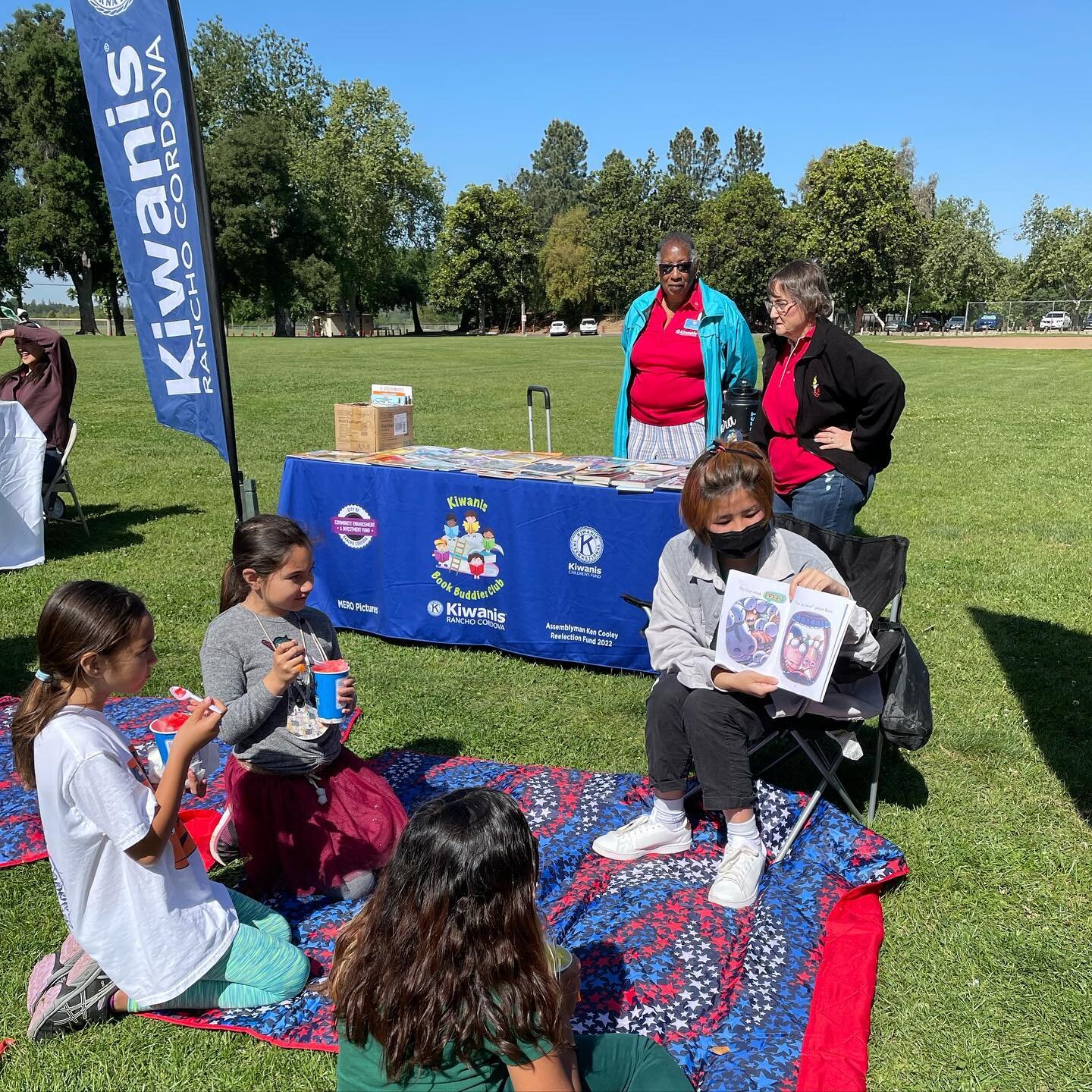 This past Saturday 325 kids in our community received a book through our signature project, Book Buddies Club. We attended Cordova Recreation and Park District&rsquo;s Hoppin&rsquo; &amp; Huntin&rsquo; at Hagan. Cordova High Key Club members read to 