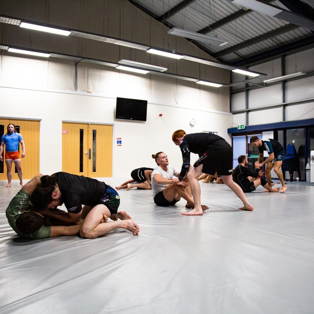Join us this weekend for a full schedule of training, kicking off with our BJJ fundamentals class on Saturday at 10am. Finish the week off right with Muay Thai on Sunday at 9:30am, followed by our sunday evening Open Mat at 5pm. 
.
.
.
.
.
#mma #mixe