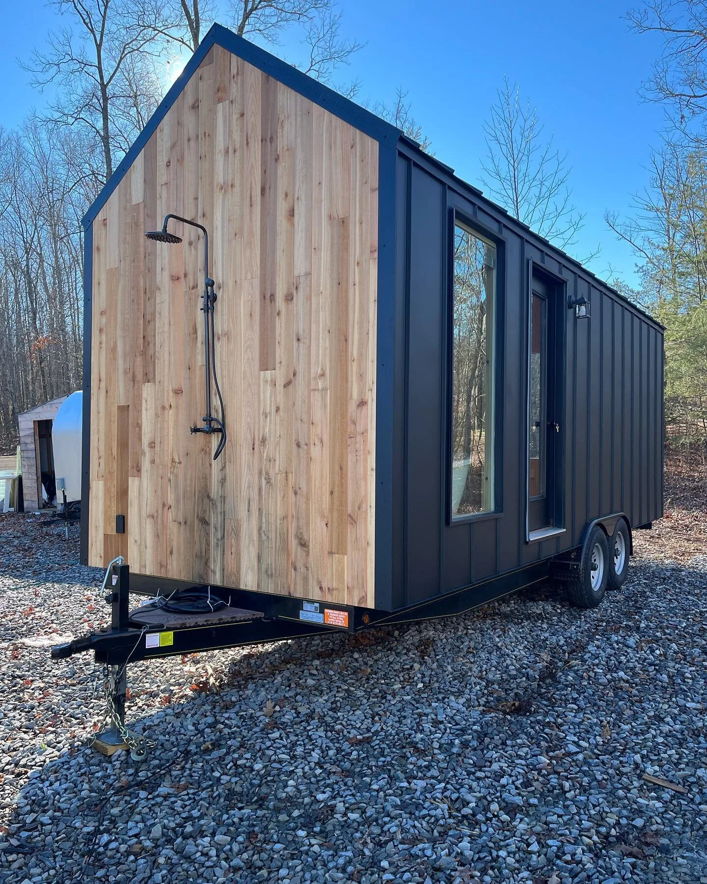 Happy Monday! 
Wrapping up this stunning Nordic Abode this week, more photos coming soon ✨
&bull;
&bull;
&bull;
#tinyhouseonline #tinyhouseonline #tinyhousemovement #tinyhousemovementonwheels #modernspaces #moderntinyhomes #nordicstyletinyhome #tinyh