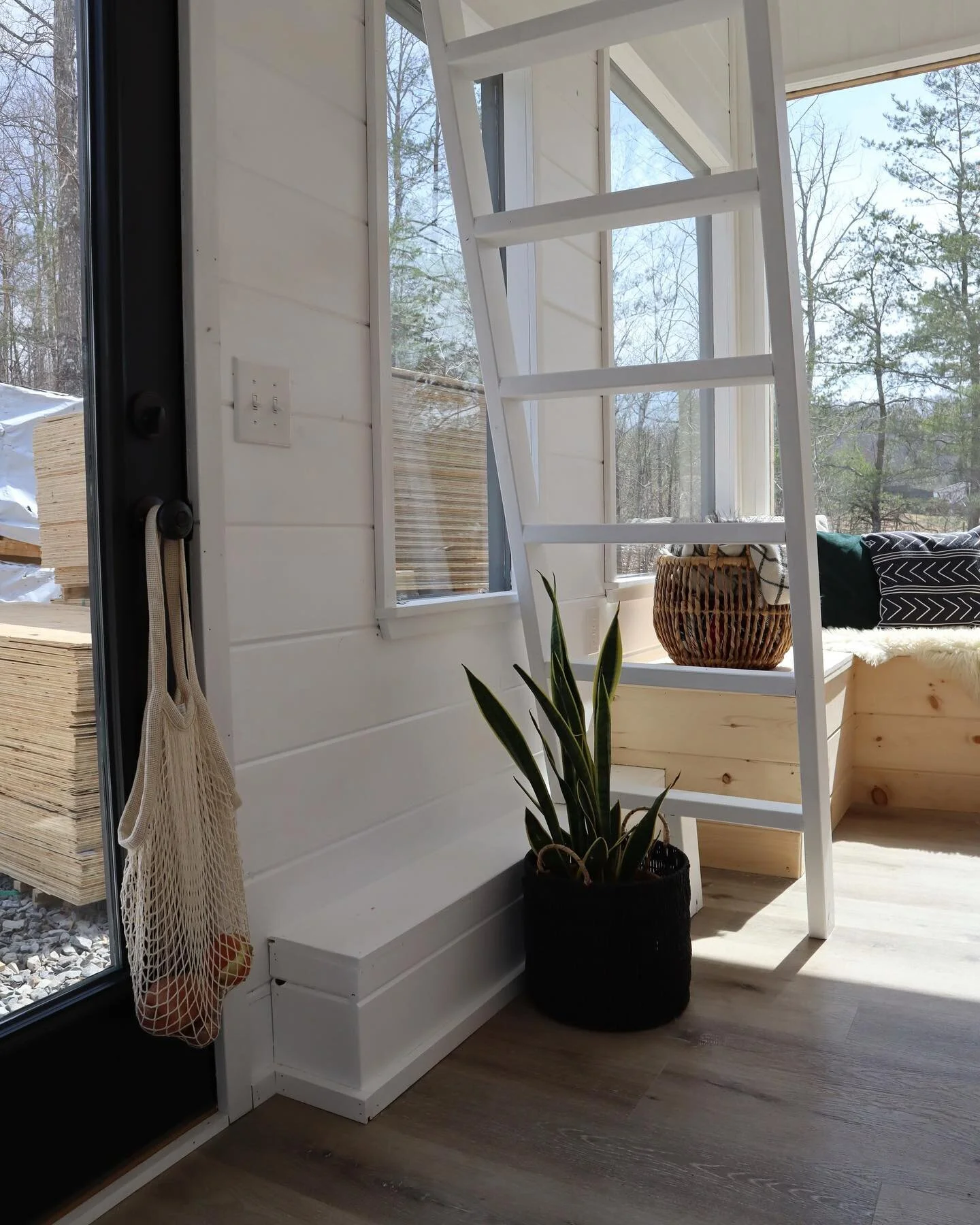 Details✨
&bull;
&bull;
&bull;
#tinyhomebuilders #tinyhomelife #tinyhouseonline #nordicstpaces #nordicinterior #tinyhouseliving #tinyhouseonwheels #nordicstyleinterior #interiorshots #tinyhouseattractive #scandistyleinspo #tinyhousenation #tinyhousewo