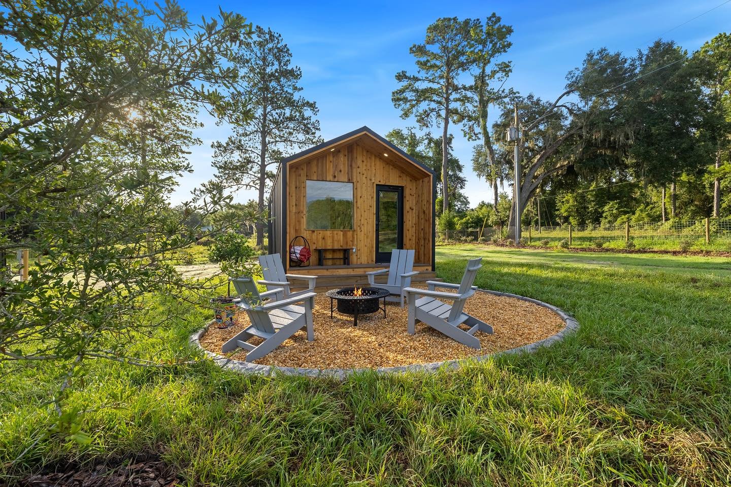 Happy Monday! ✨

Here&rsquo;s a few more photos of the project we just wrapped up for @vistaverdefarmretreat @fruitfulearthfarms ❤️

Size of each build is 12&rsquo;x26&rsquo; and built on skids, each one features a full bathroom, kitchen with gorgeou