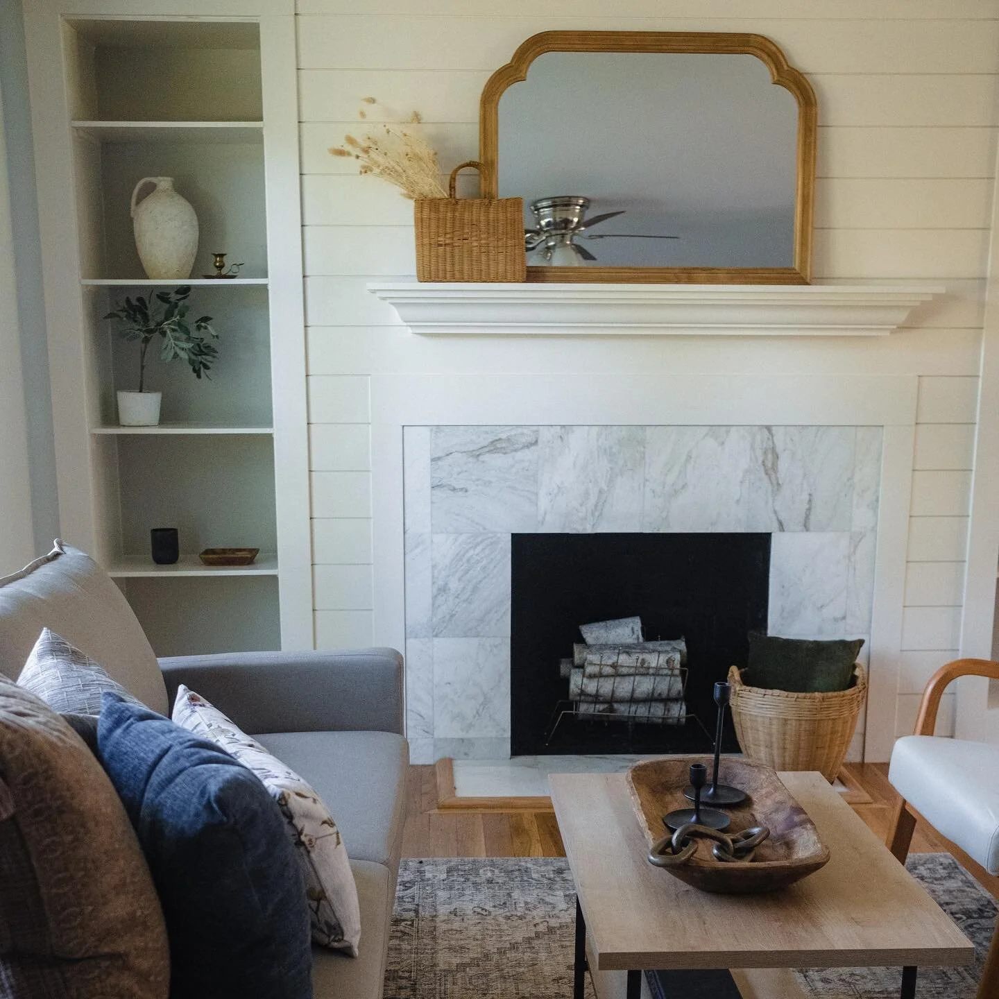 summertime in prairie village 🌾

 &bull;
&bull;
&bull;

#propertystyling #homestaging #staging #propertystaging #interior444 #interiordesigninspo #kcrealestate #kchomes #kchomesforsale #missourirealestate #kcrealtors #kclifestyle
#kcrealtor #kcdesig
