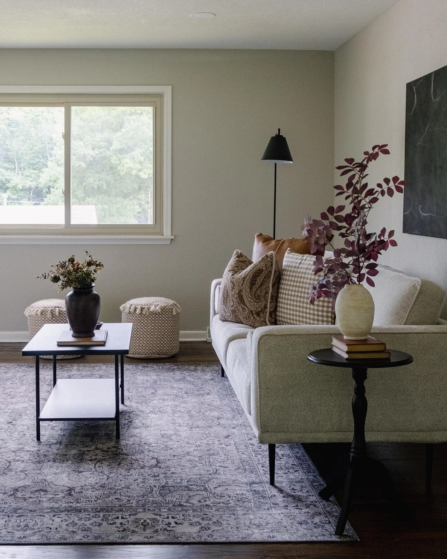 come take a seat &amp; stay awhile

📍 3925 NE 54th Street, KCMO
🏠 @danithompsonrealtor 

&bull;
&bull;
&bull;

#propertystyling #homestaging #staging #propertystaging #interior444 #interiordesigninspo #kcrealestate #kchomes #kchomesforsale #missour