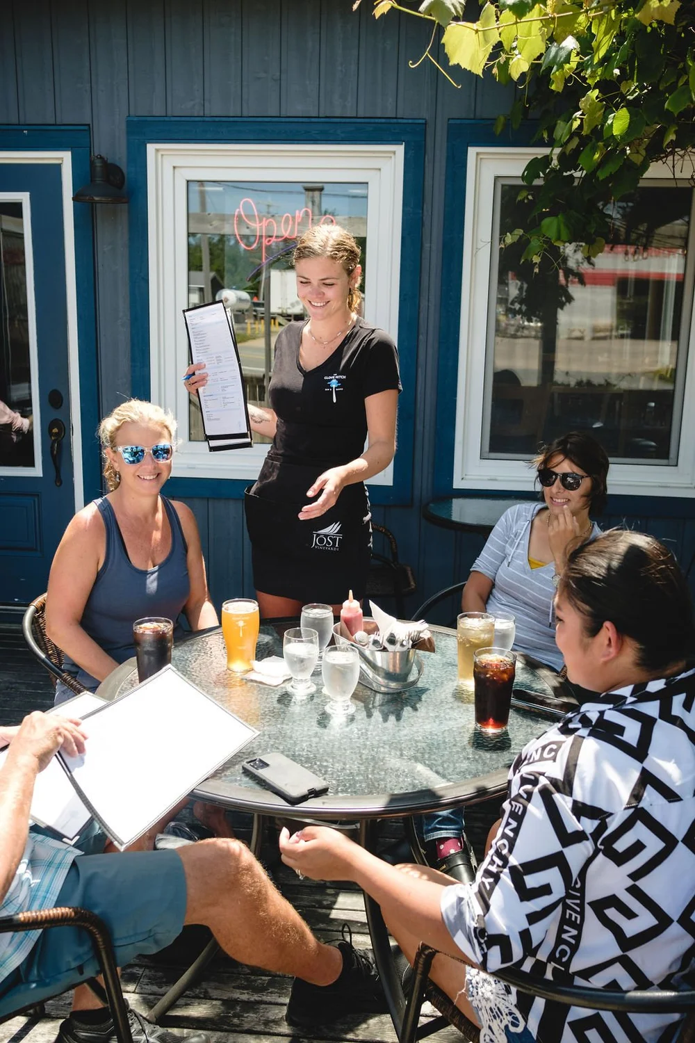 The Clove Hitch Bar & Bistro