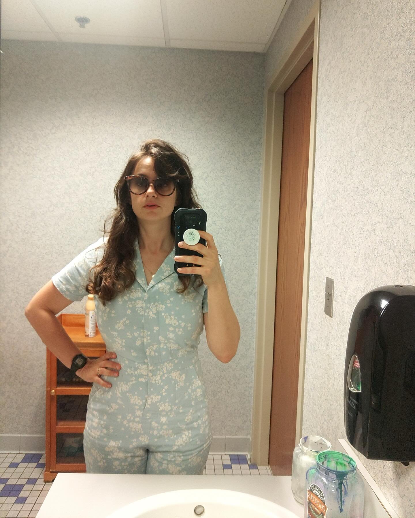 So after years of shame and hiding in secret, I&rsquo;m finally ready to come clean.
I dearly adore a good bathroom selfie📸😻🚽&bull; So to celebrate coming clean I&rsquo;m photo dumping(pun intended) these WC pics. **BONUS POINTS IF YOU KNOW THE BA