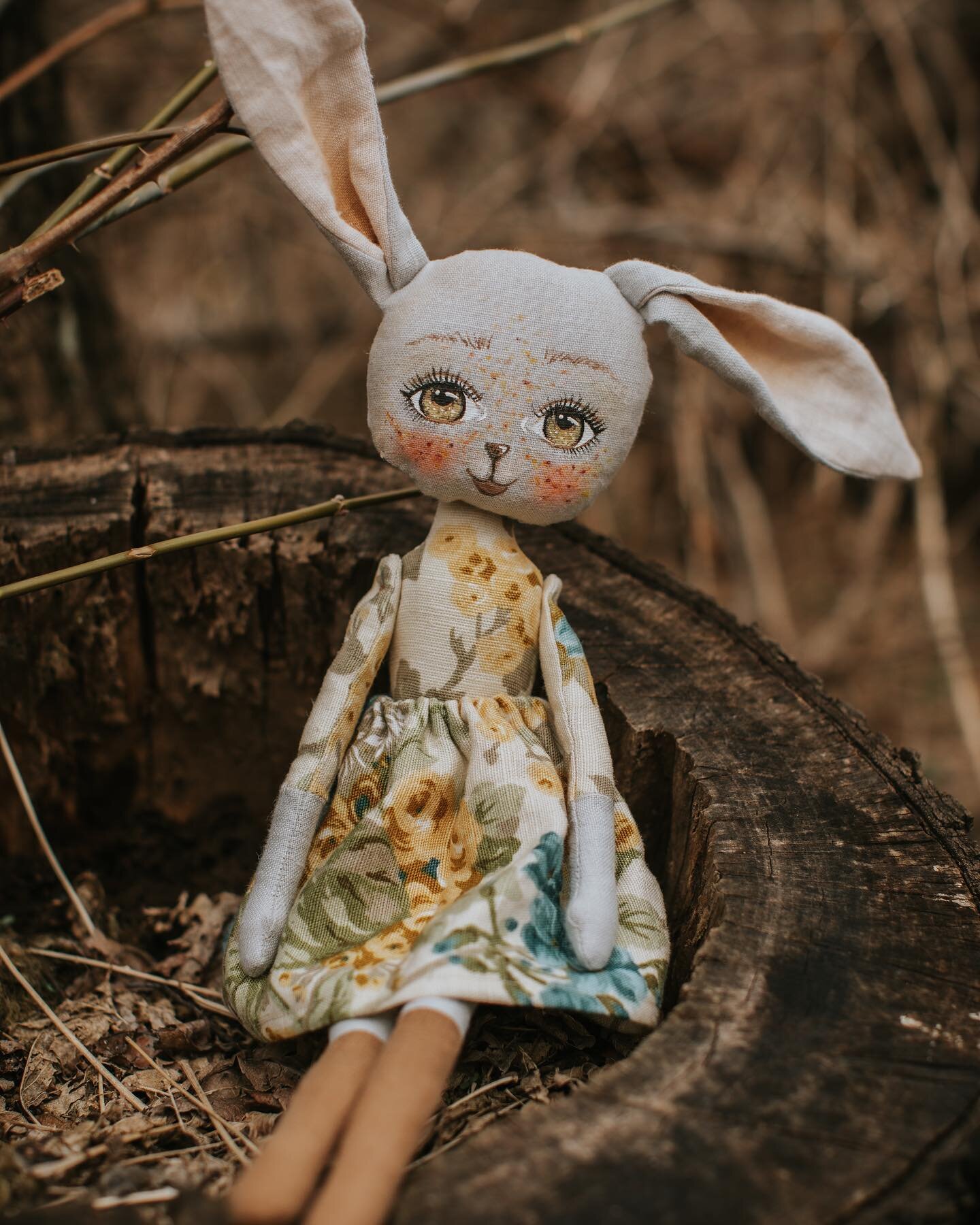 Brynn Bunny 

#handmadewithlove #easterdoll #eastergift #smallbusiness
