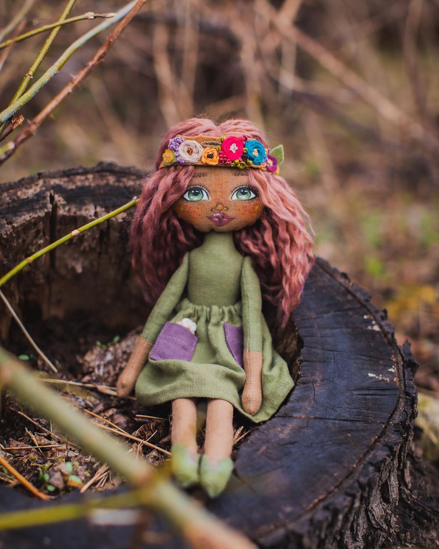 This little lady will be joining the group soon! Stay tuned! 

#handmadedoll #naturelover #smallbusiness #hippiestyle #easterdecor