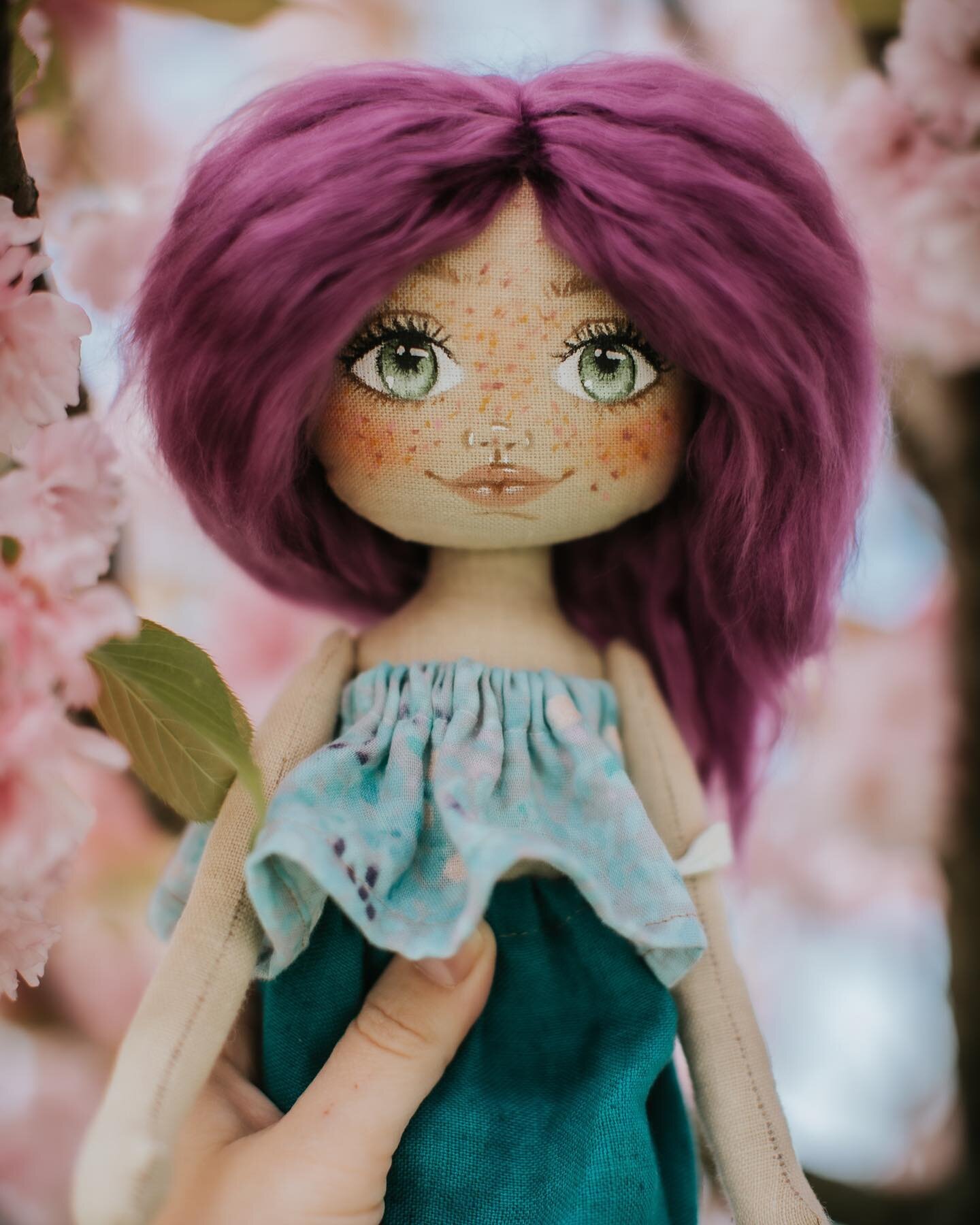 🧜&zwj;♀️ 

#handmadewithlove #handmadedoll #artdoll #smallbusiness #sustainablegifts #springflowers