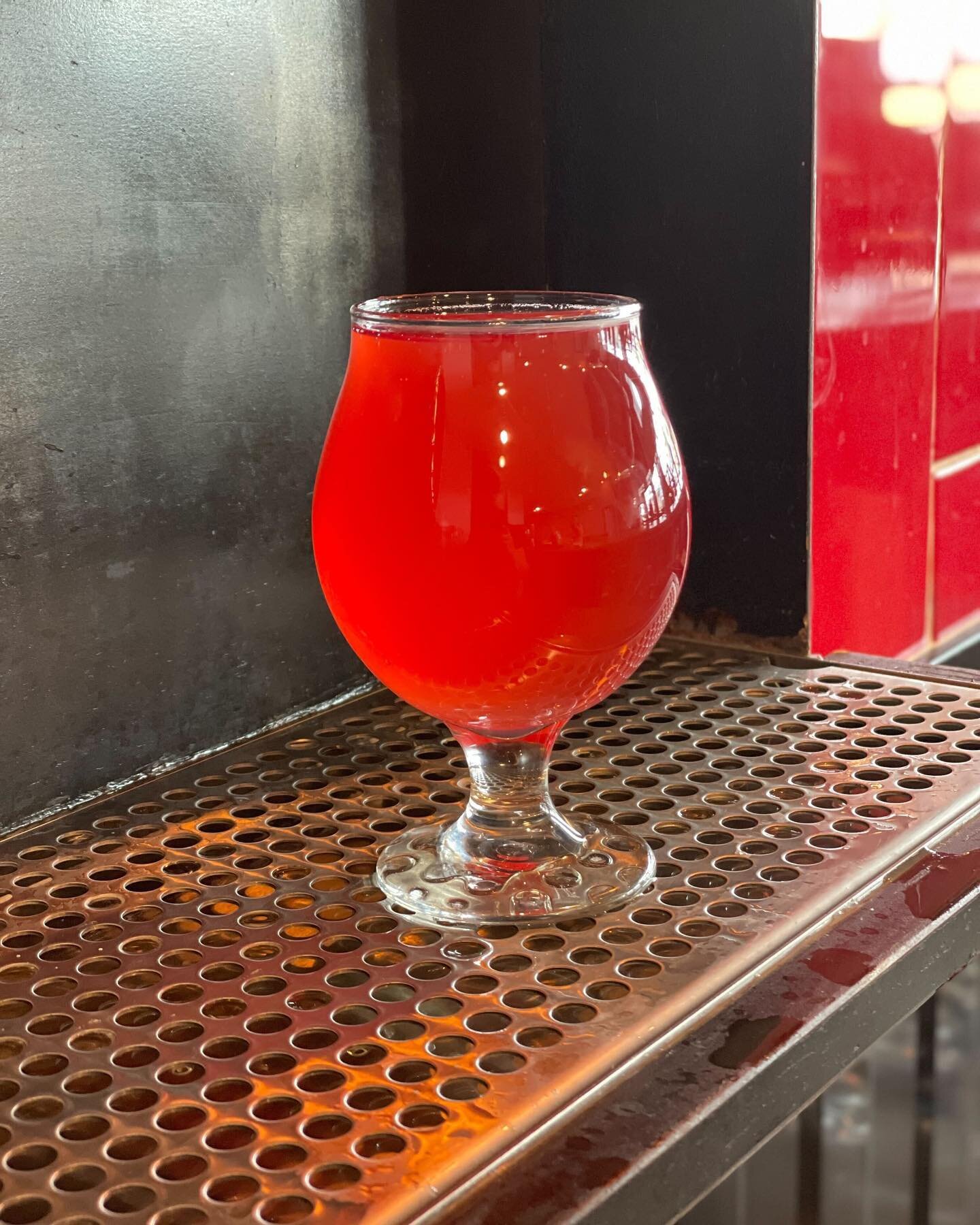 🚨 New Beer Alert 🚨

&bull;Available at the Lincoln location&bull;

Dragon Chromatic
Fruited Sour

ABV - 5% // IBU - 2

Another iteration of our Kaleidoscope fruited sour series, this rich pink-red-hued beer is bursting with tropical fruit flavor. C