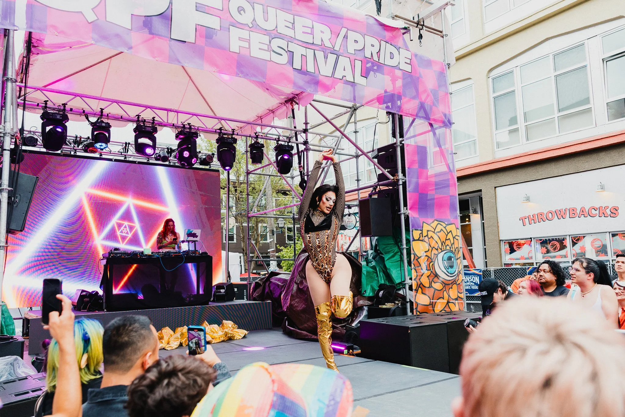 QPFFRIDAYBYWALTW (9).jpg