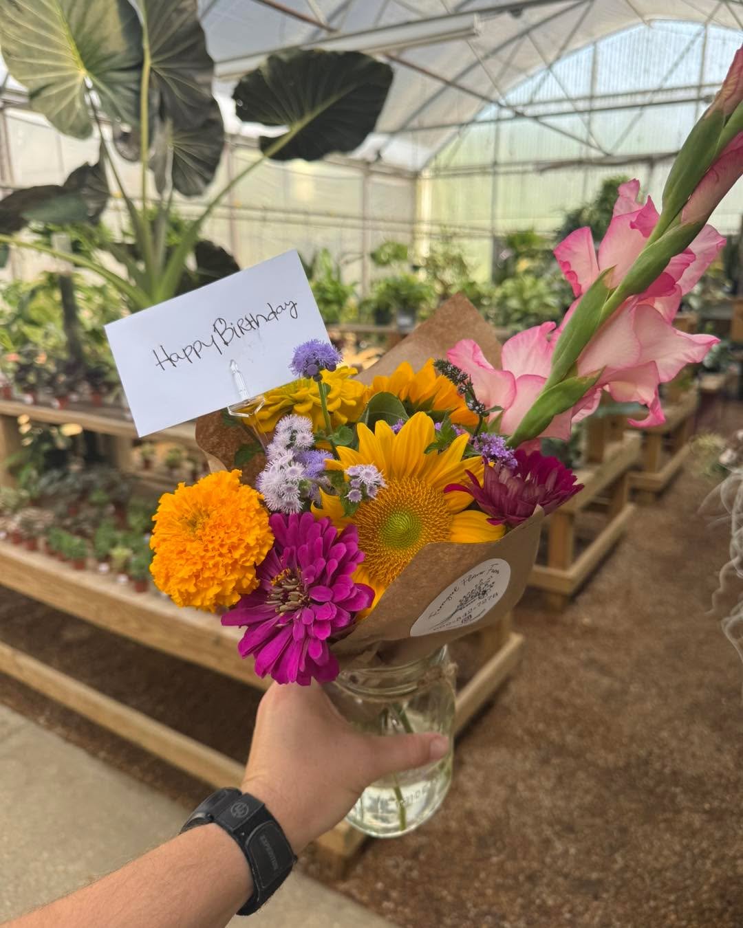 A bouquet from @farmgirl_flower_farm is heading out this morning on DoorDash! All locally grown flowers, and they're beautiful!
Don't forget we also DoorDash houseplants too! Just check the app!