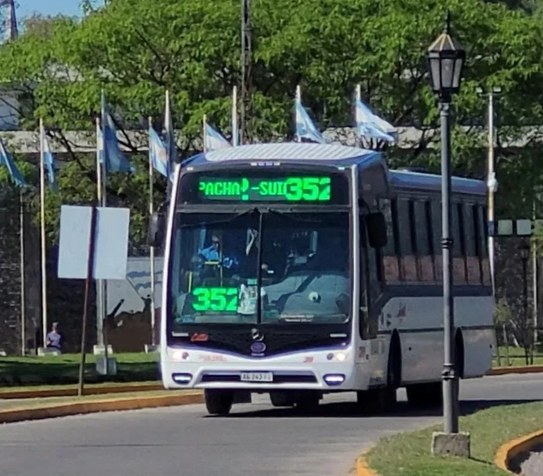 Línea 352 Mercedes - Alberti. El colectivo local de la Ruta 5.